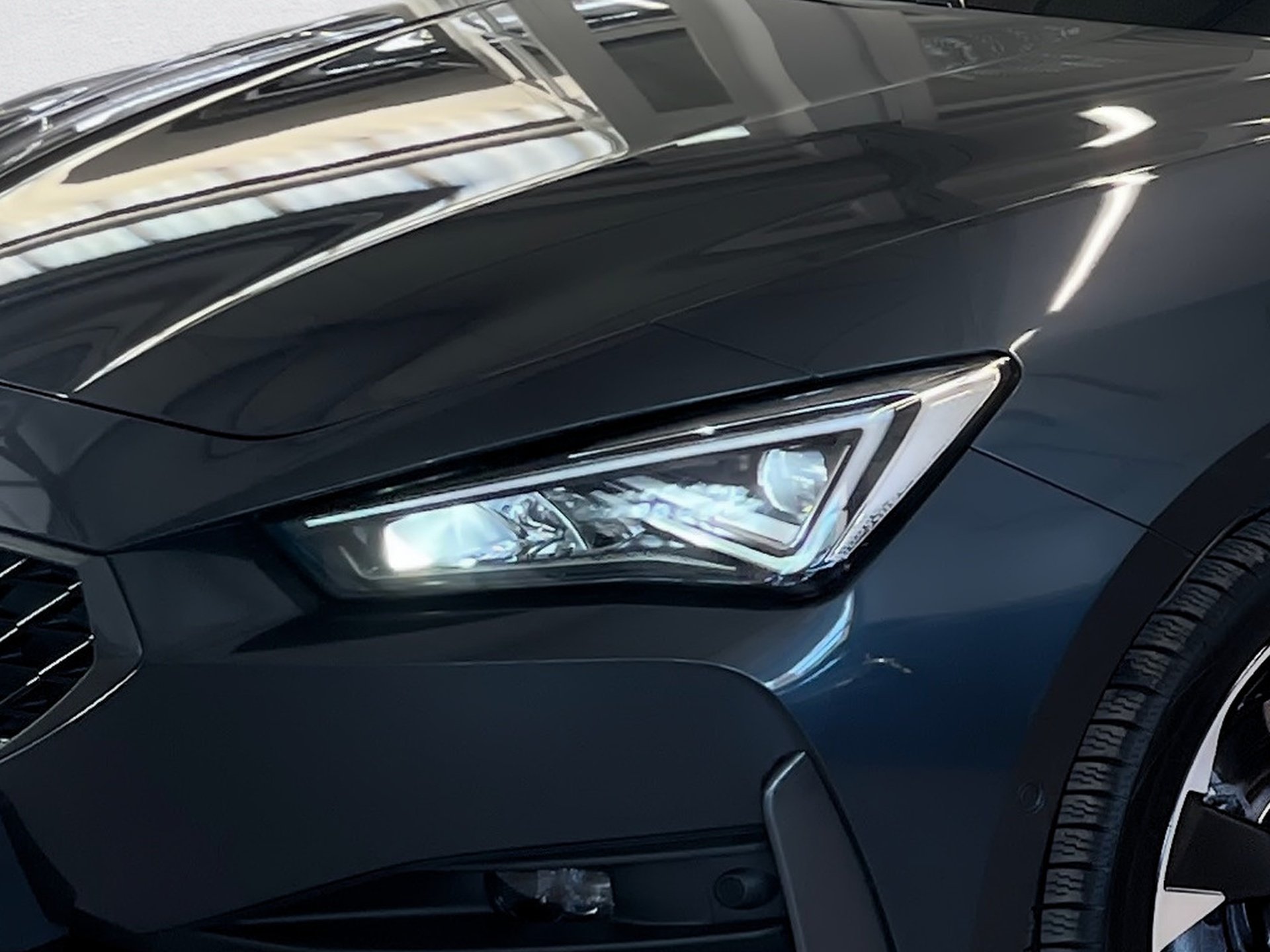 Leon eTSI DSG+ALU 18+RÜCKFAHRKAMERA+NAVI+LED+KEYLESS+PARK ASSIST+MIRROR LINK