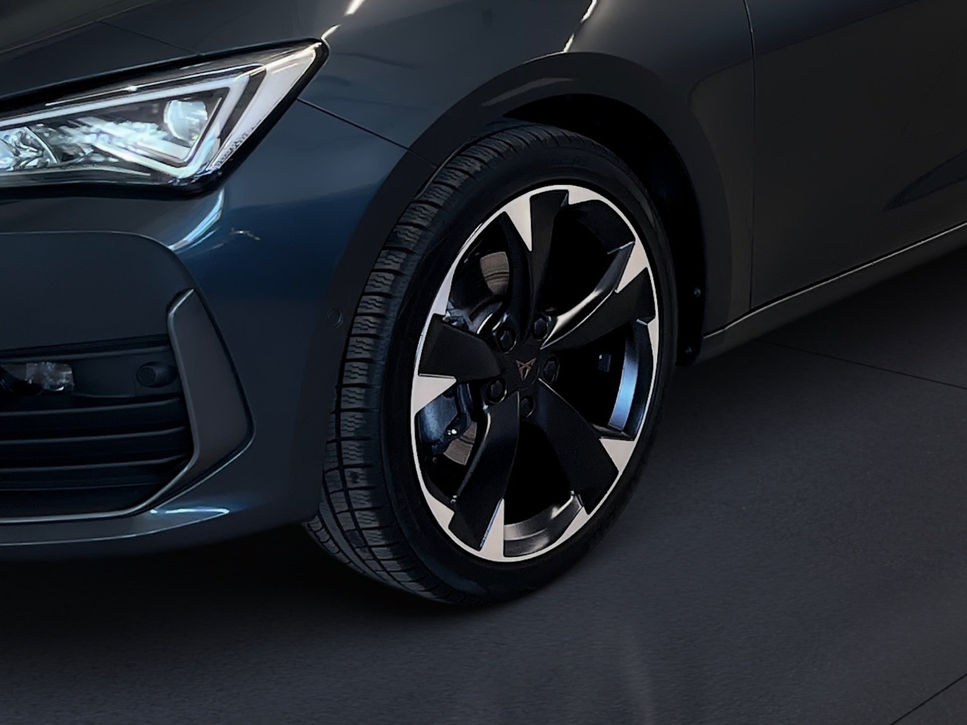 Leon eTSI DSG+ALU 18+RÜCKFAHRKAMERA+NAVI+LED+KEYLESS+PARK ASSIST+MIRROR LINK