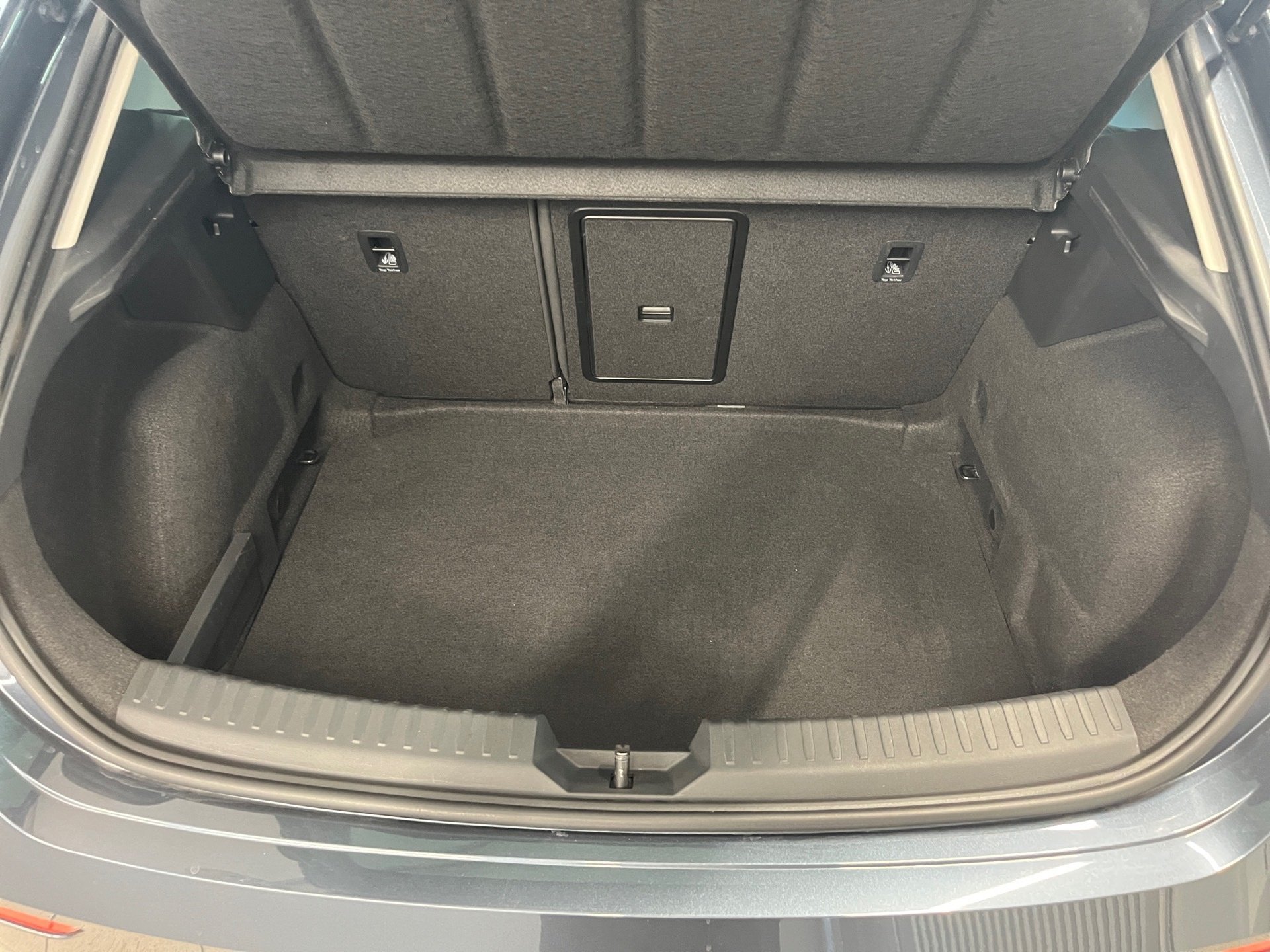 Leon eTSI DSG+ALU 18+RÜCKFAHRKAMERA+NAVI+LED+KEYLESS+PARK ASSIST+MIRROR LINK