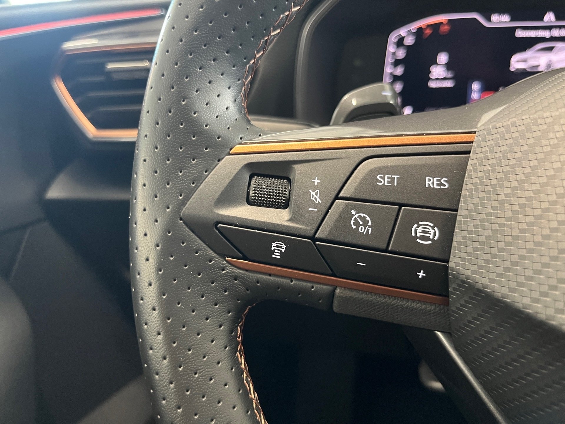Leon eTSI DSG+ALU 18+RÜCKFAHRKAMERA+NAVI+LED+KEYLESS+PARK ASSIST+MIRROR LINK