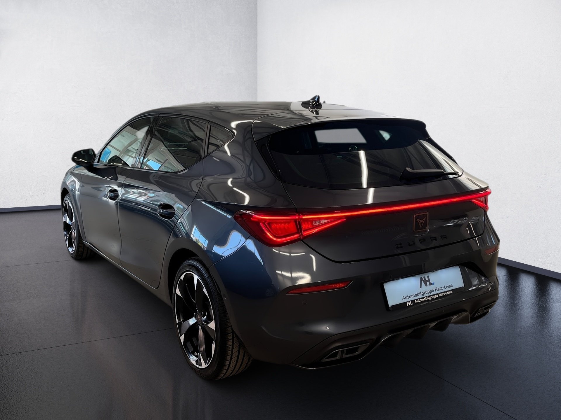 Leon eTSI DSG+ALU 18+RÜCKFAHRKAMERA+NAVI+LED+KEYLESS+PARK ASSIST+MIRROR LINK