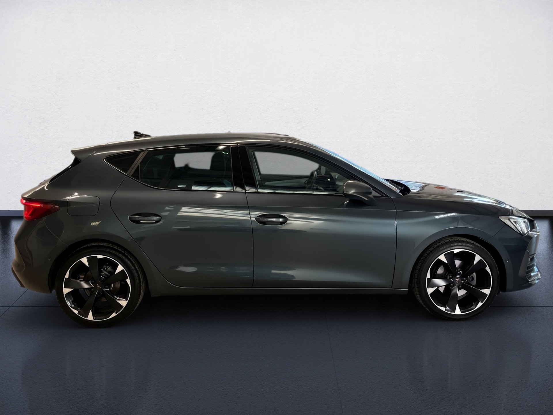 Leon eTSI DSG+ALU 18+RÜCKFAHRKAMERA+NAVI+LED+KEYLESS+PARK ASSIST+MIRROR LINK
