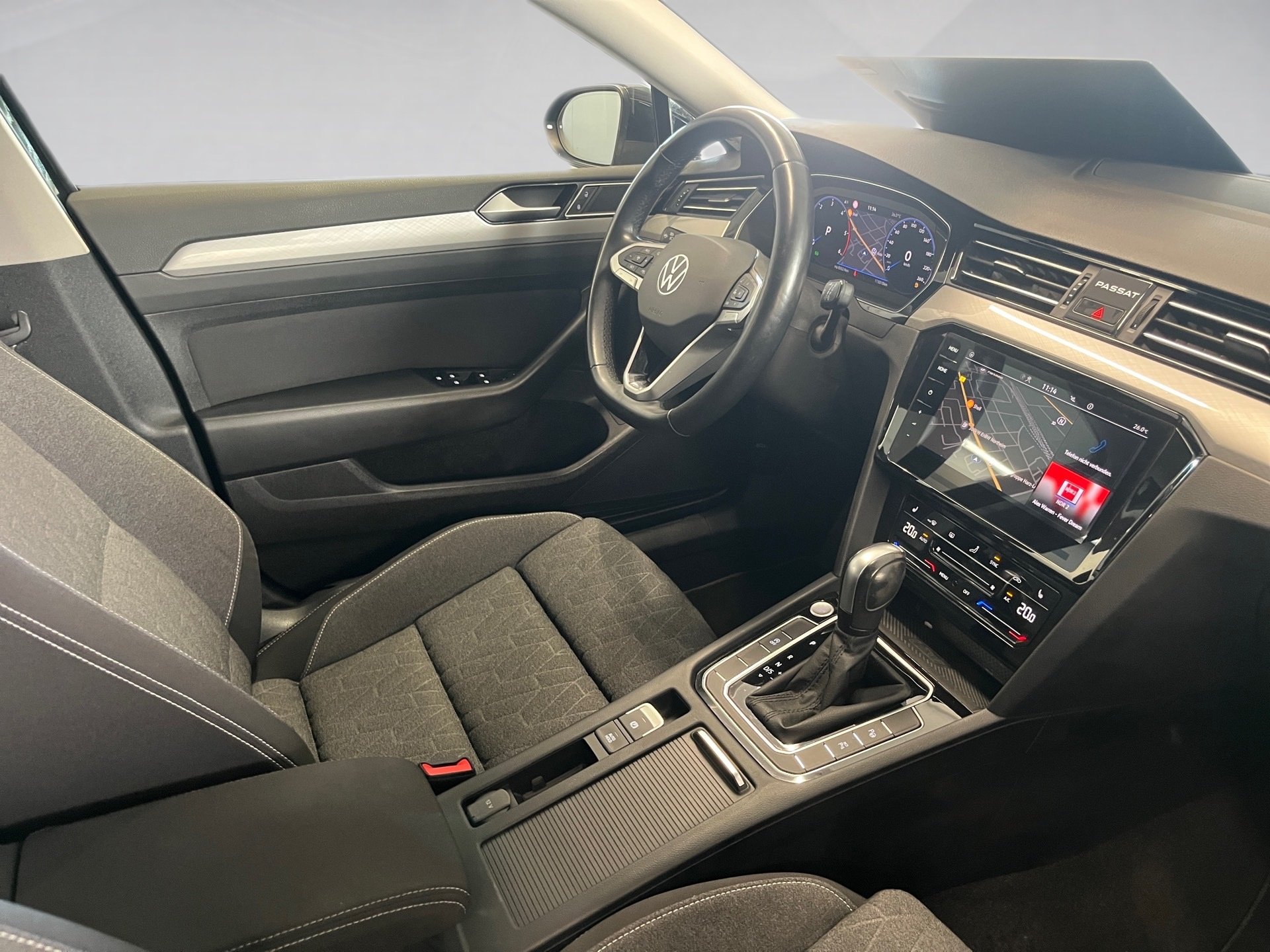 Passat Variant BUSINESS TDI DSG+ALU 16+ACC+AREA VIEW+APP CONNECT+IQ. LIGHT+NAVI+TRAVEL