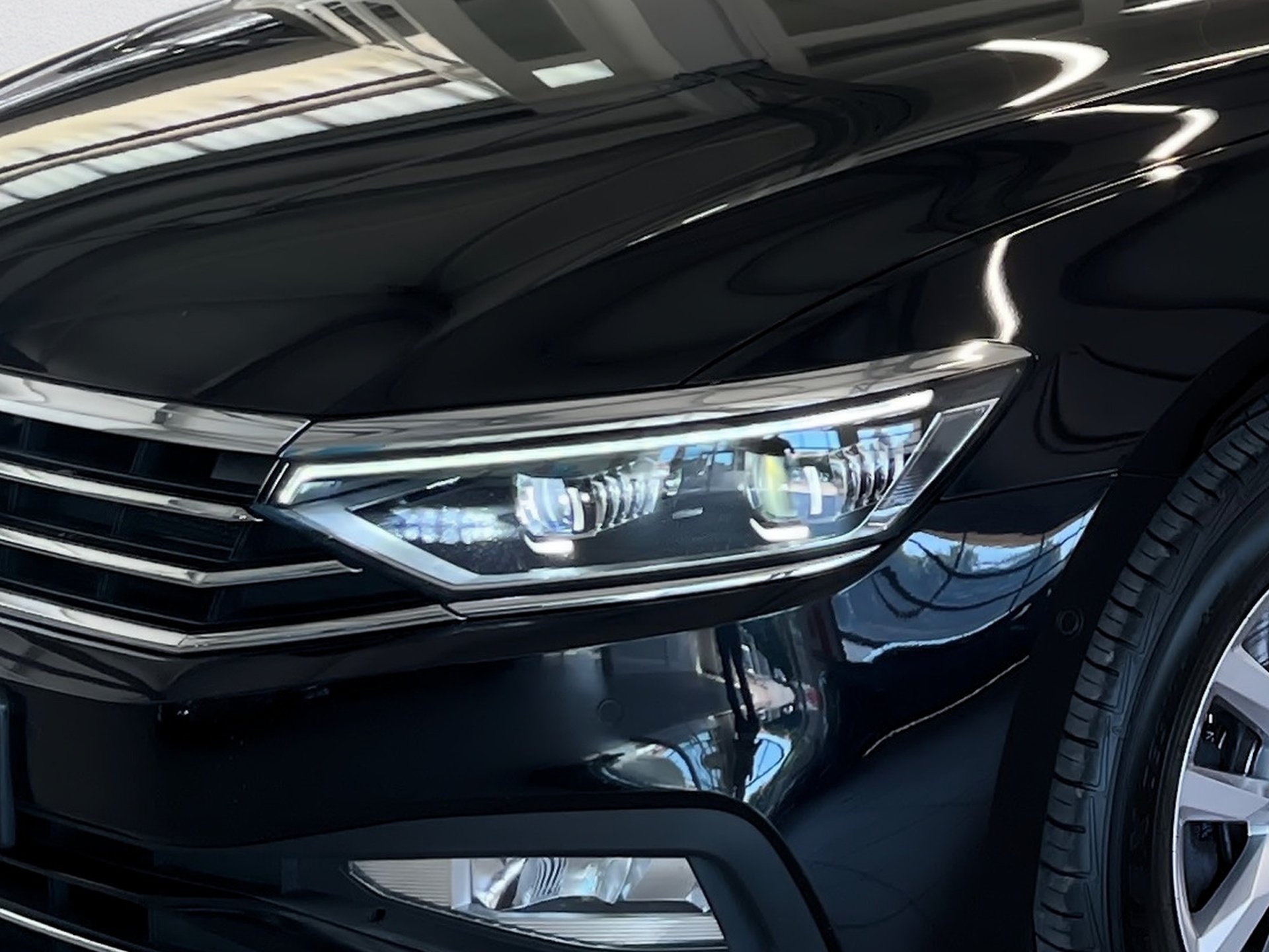 Passat Variant BUSINESS TDI DSG+ALU 16+ACC+AREA VIEW+APP CONNECT+IQ. LIGHT+NAVI+TRAVEL