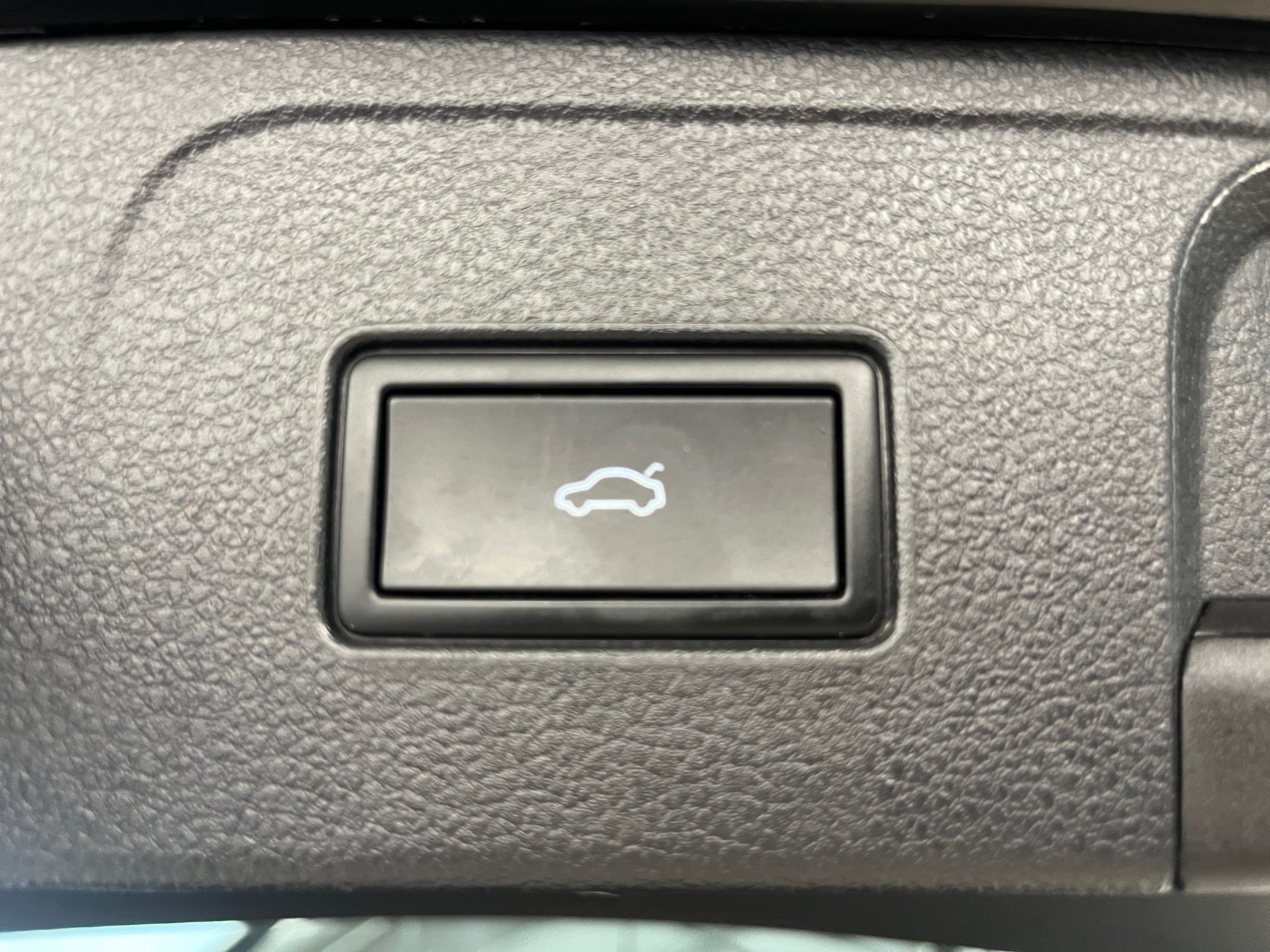 Passat Variant BUSINESS TDI DSG+ALU 16+ACC+AREA VIEW+APP CONNECT+IQ. LIGHT+NAVI+TRAVEL