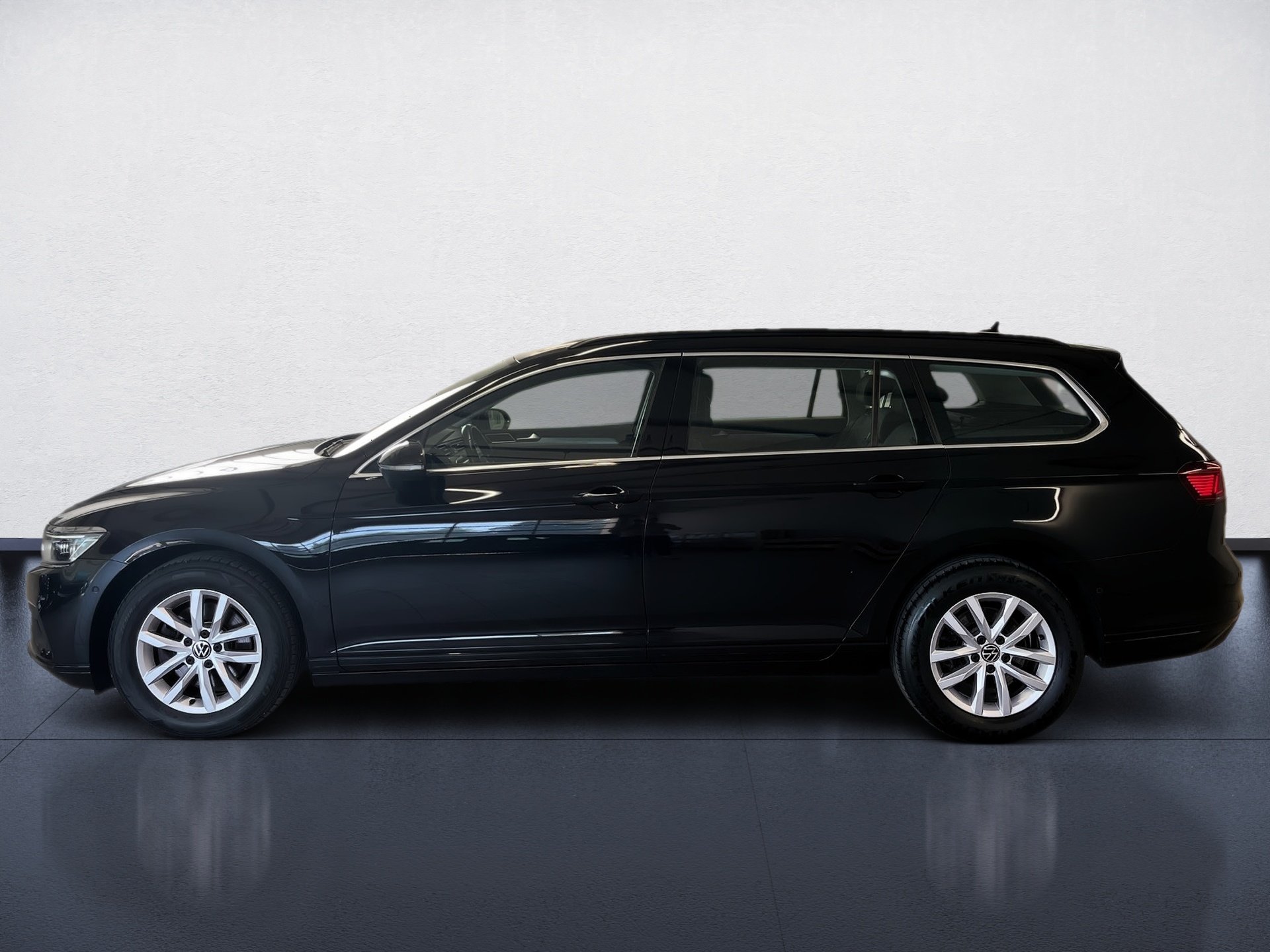 Passat Variant BUSINESS TDI DSG+ALU 16+ACC+AREA VIEW+APP CONNECT+IQ. LIGHT+NAVI+TRAVEL