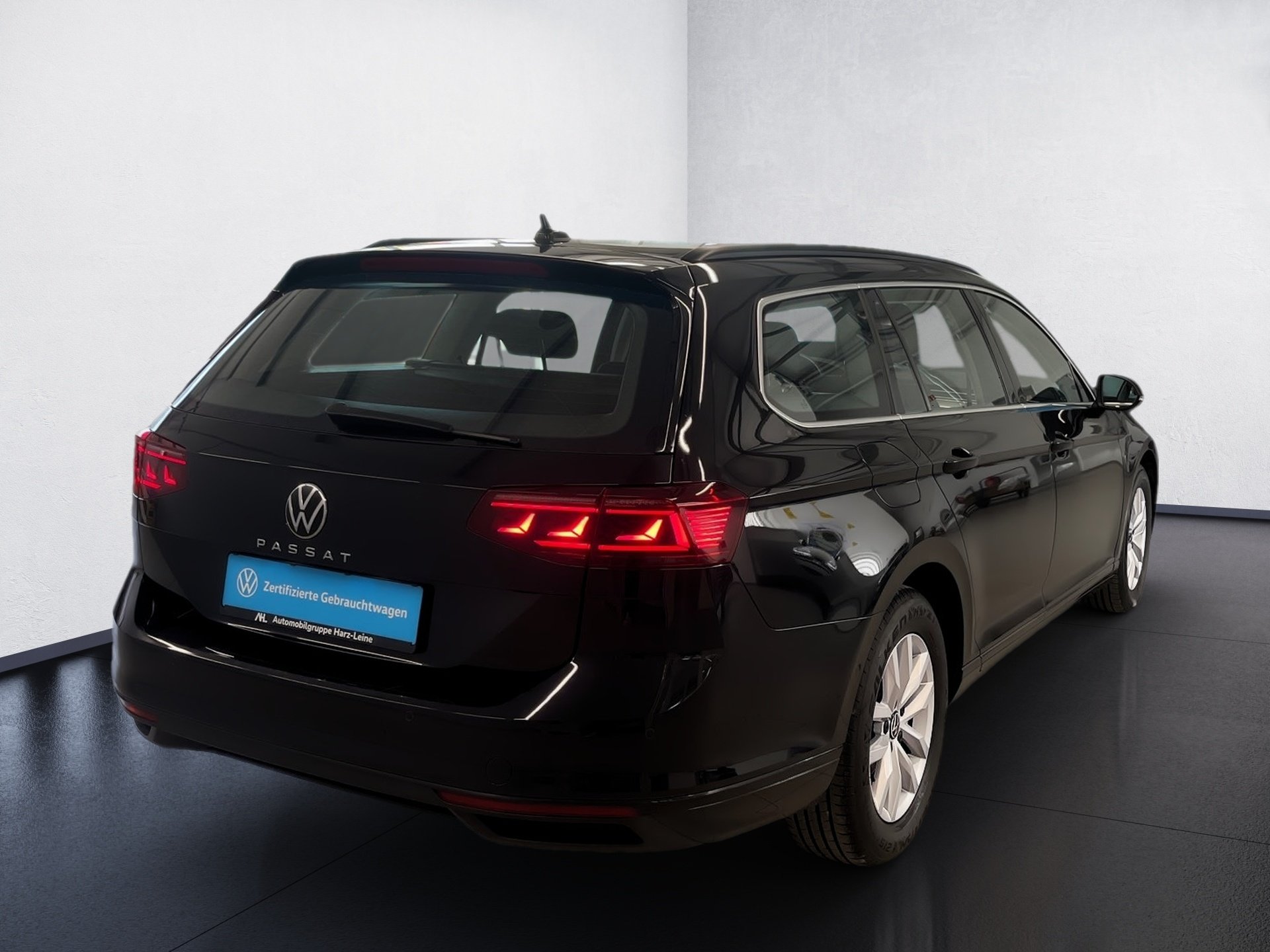 Passat Variant BUSINESS TDI DSG+ALU 16+ACC+AREA VIEW+APP CONNECT+IQ. LIGHT+NAVI+TRAVEL