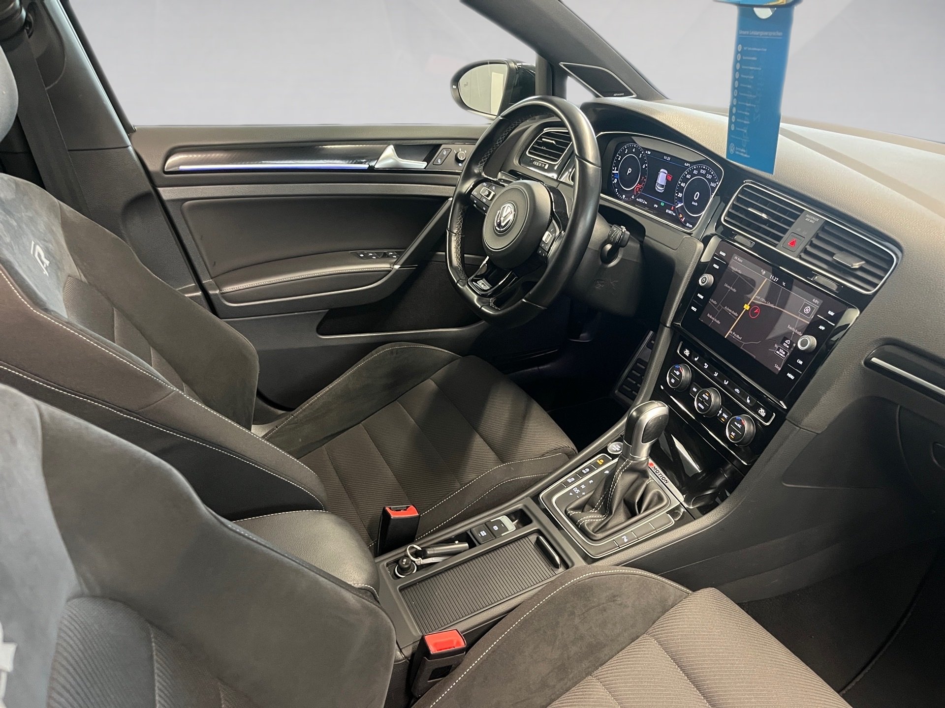 Golf VII R 4MOTION DSG+ALU 19+PANO+DYNAUDIO+RÜCKFAHRKAMERA+NAVI+LED+KEYLESS+ACC