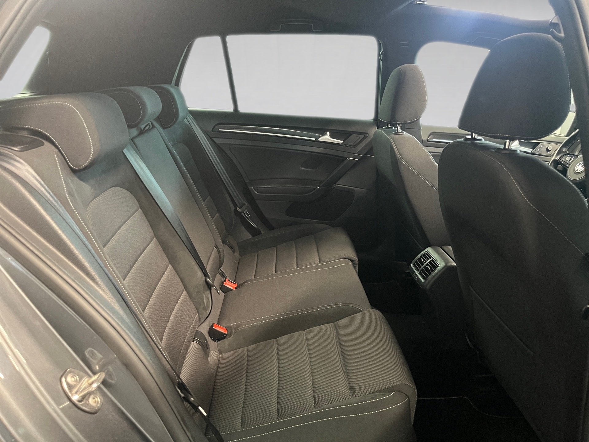 Golf VII R 4MOTION DSG+ALU 19+PANO+DYNAUDIO+RÜCKFAHRKAMERA+NAVI+LED+KEYLESS+ACC