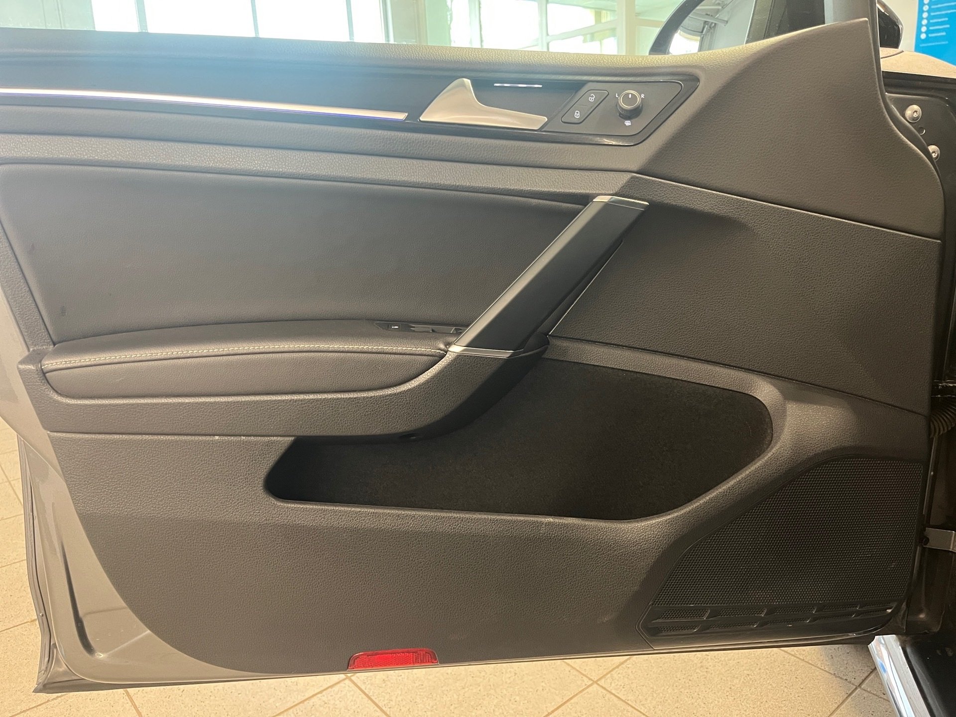 Golf VII R 4MOTION DSG+ALU 19+PANO+DYNAUDIO+RÜCKFAHRKAMERA+NAVI+LED+KEYLESS+ACC