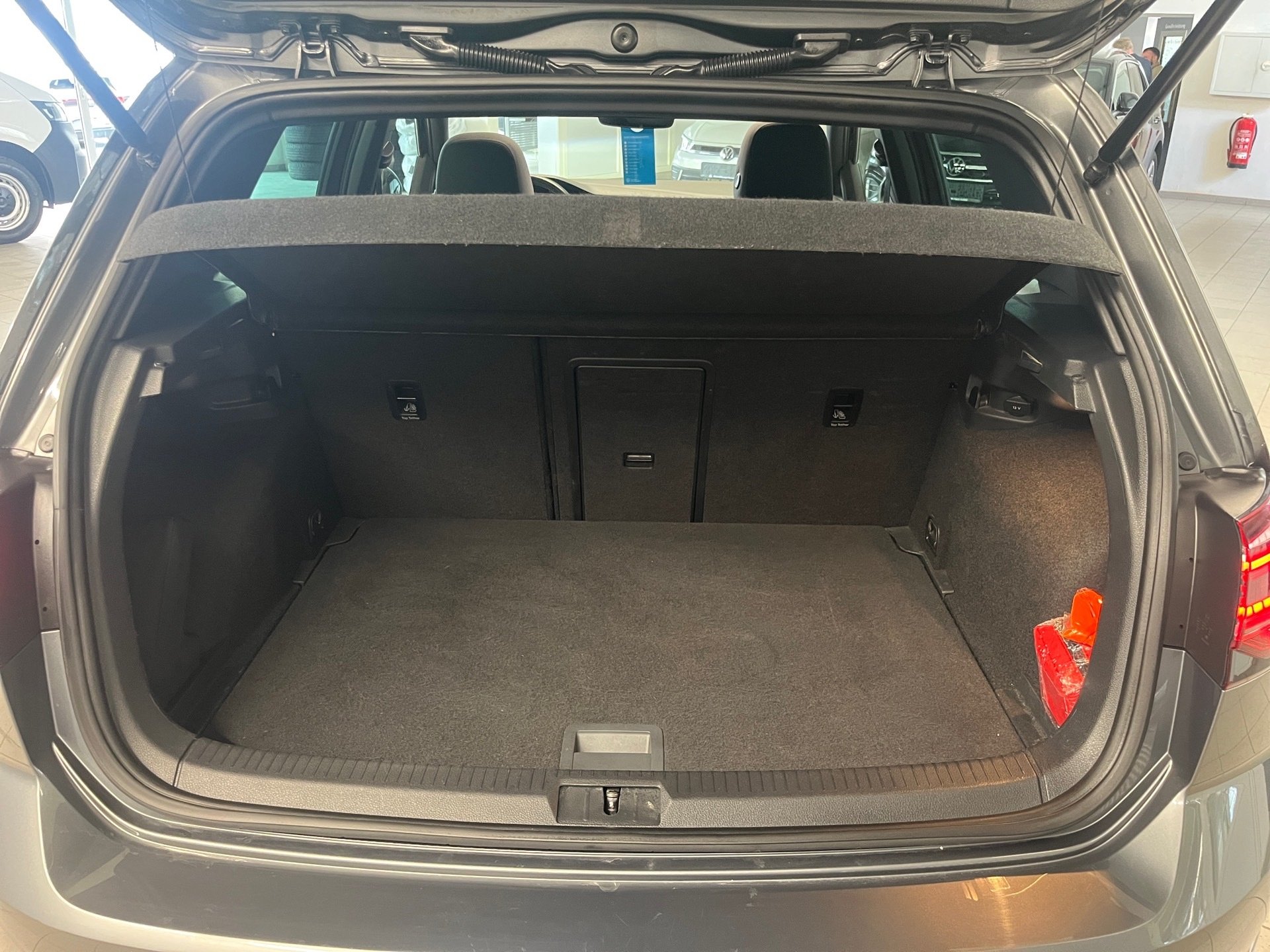 Golf VII R 4MOTION DSG+ALU 19+PANO+DYNAUDIO+RÜCKFAHRKAMERA+NAVI+LED+KEYLESS+ACC