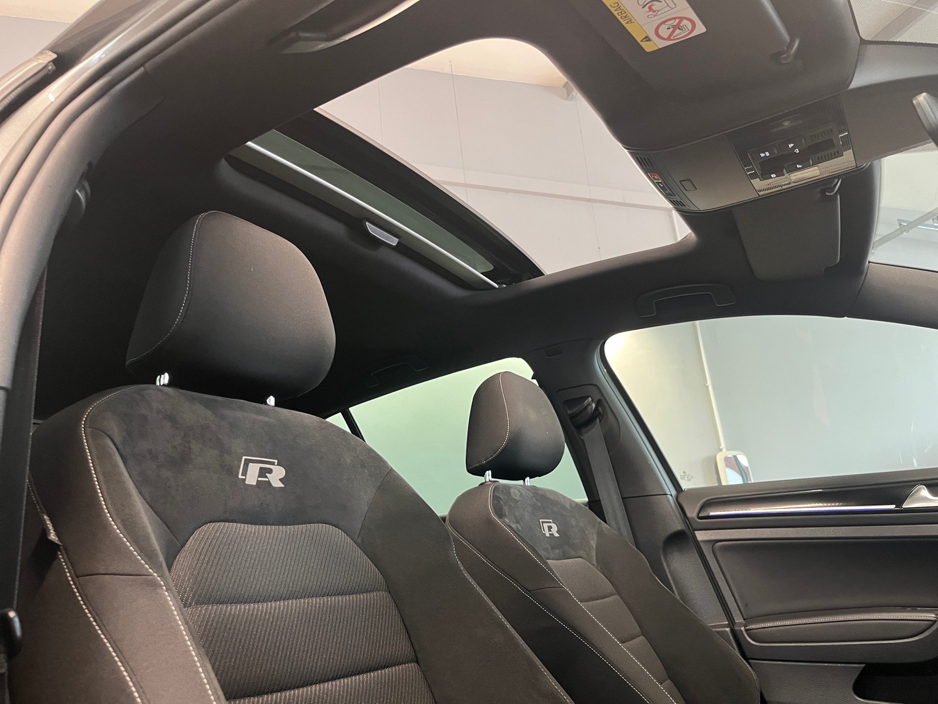 Golf VII R 4MOTION DSG+ALU 19+PANO+DYNAUDIO+RÜCKFAHRKAMERA+NAVI+LED+KEYLESS+ACC