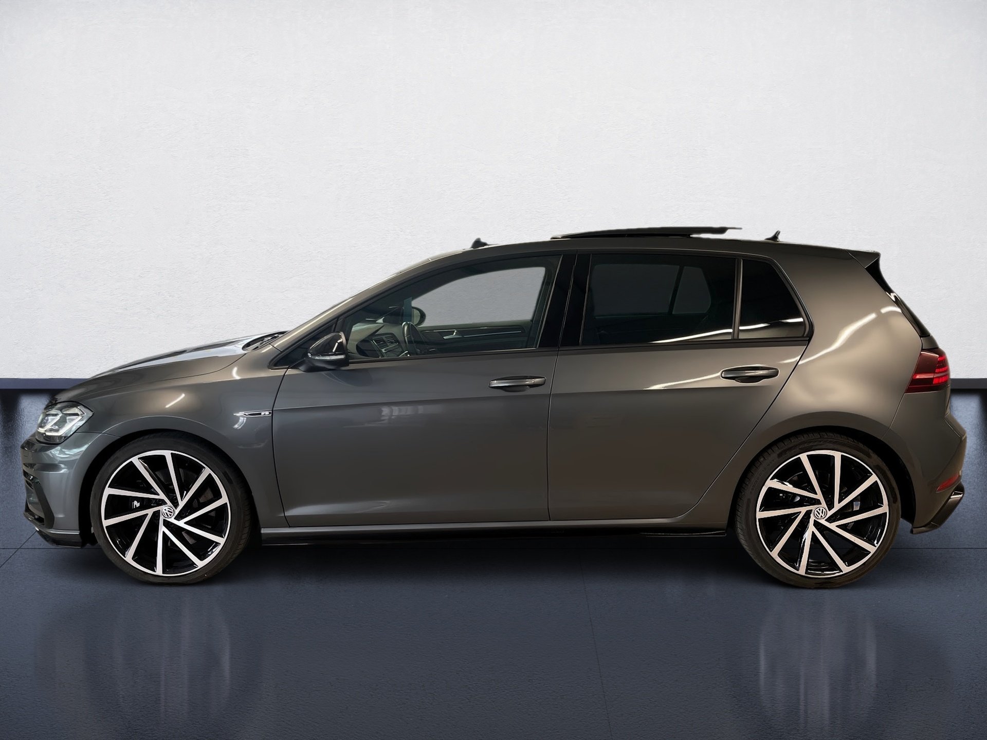 Golf VII R 4MOTION DSG+ALU 19+PANO+DYNAUDIO+RÜCKFAHRKAMERA+NAVI+LED+KEYLESS+ACC