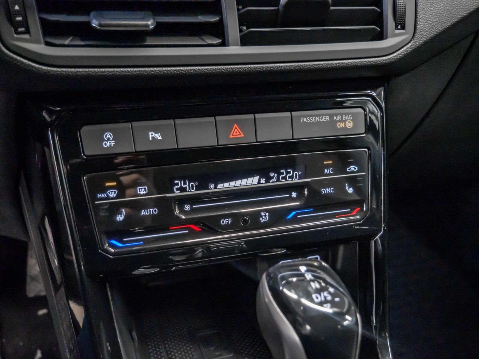 T-Cross STYLE TSI DSG+ALU 18+LED+NAVI+APP CONNECT+RÜCKFAHRKAMERA+KLIMA+SITZHEIZU