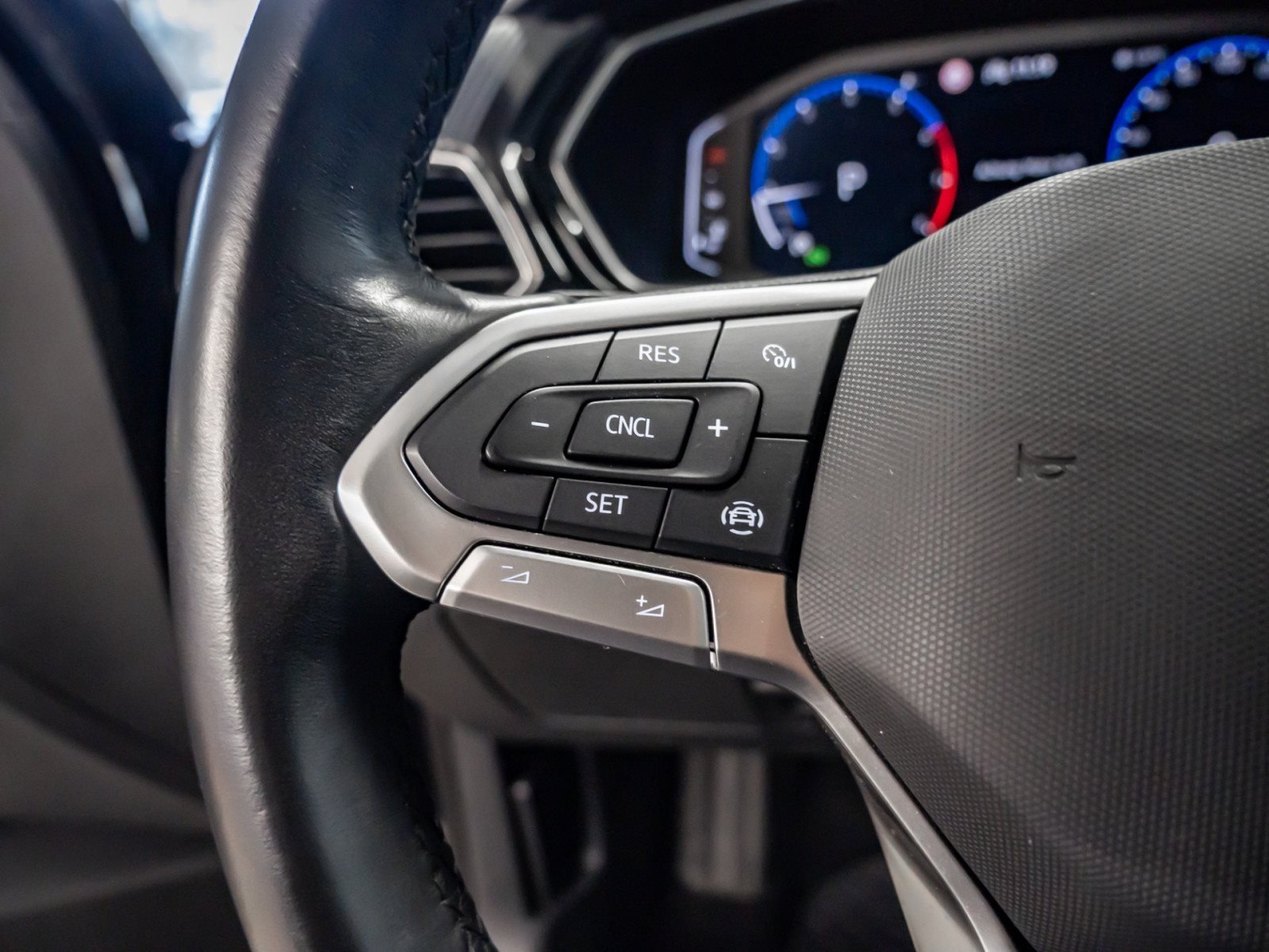 T-Cross STYLE TSI DSG+ALU 18+LED+NAVI+APP CONNECT+RÜCKFAHRKAMERA+KLIMA+SITZHEIZU