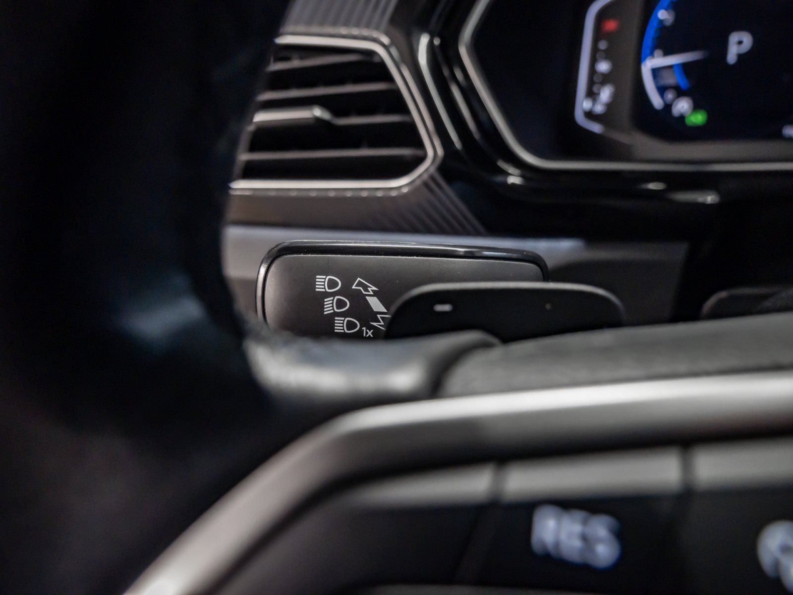 T-Cross STYLE TSI DSG+ALU 18+LED+NAVI+APP CONNECT+RÜCKFAHRKAMERA+KLIMA+SITZHEIZU