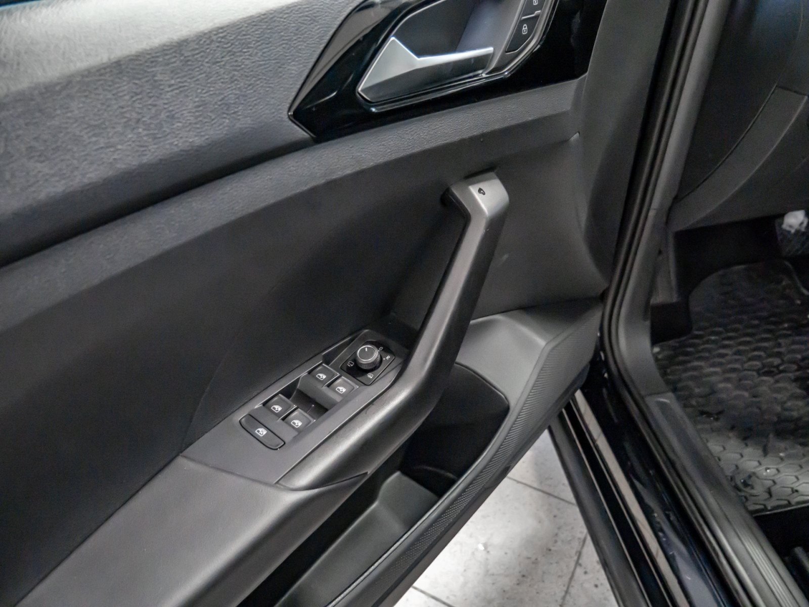 T-Cross STYLE TSI DSG+ALU 18+LED+NAVI+APP CONNECT+RÜCKFAHRKAMERA+KLIMA+SITZHEIZU