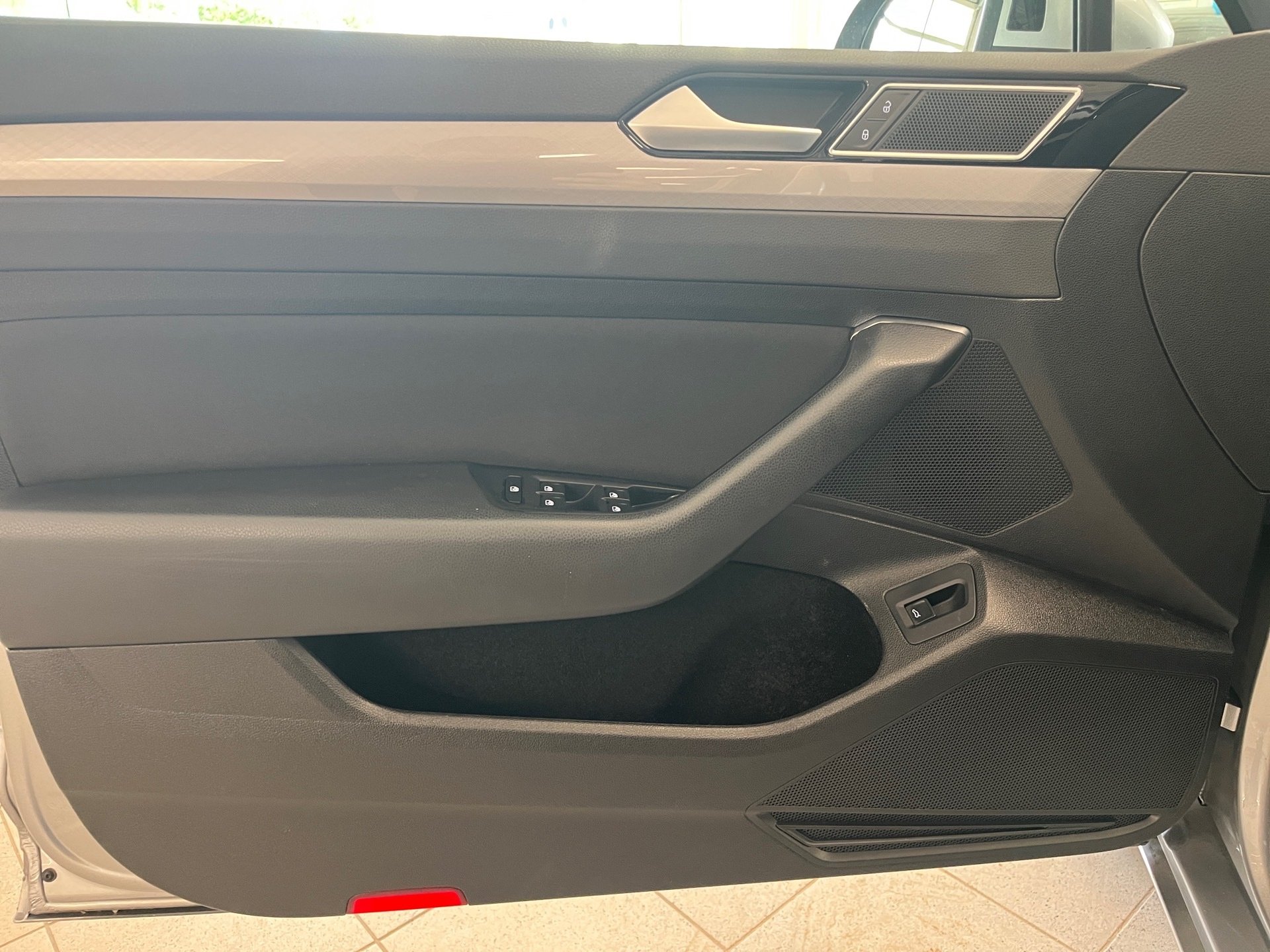 Passat Variant BUSINESS TDI DSG+AHK+16+360° KAMERA+TRAVEL ASSIST+NAVI PRO+LED-MATRIX