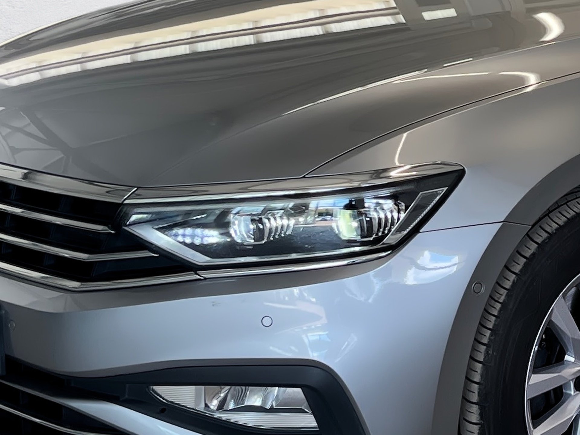 Passat Variant BUSINESS TDI DSG+AHK+16+360° KAMERA+TRAVEL ASSIST+NAVI PRO+LED-MATRIX