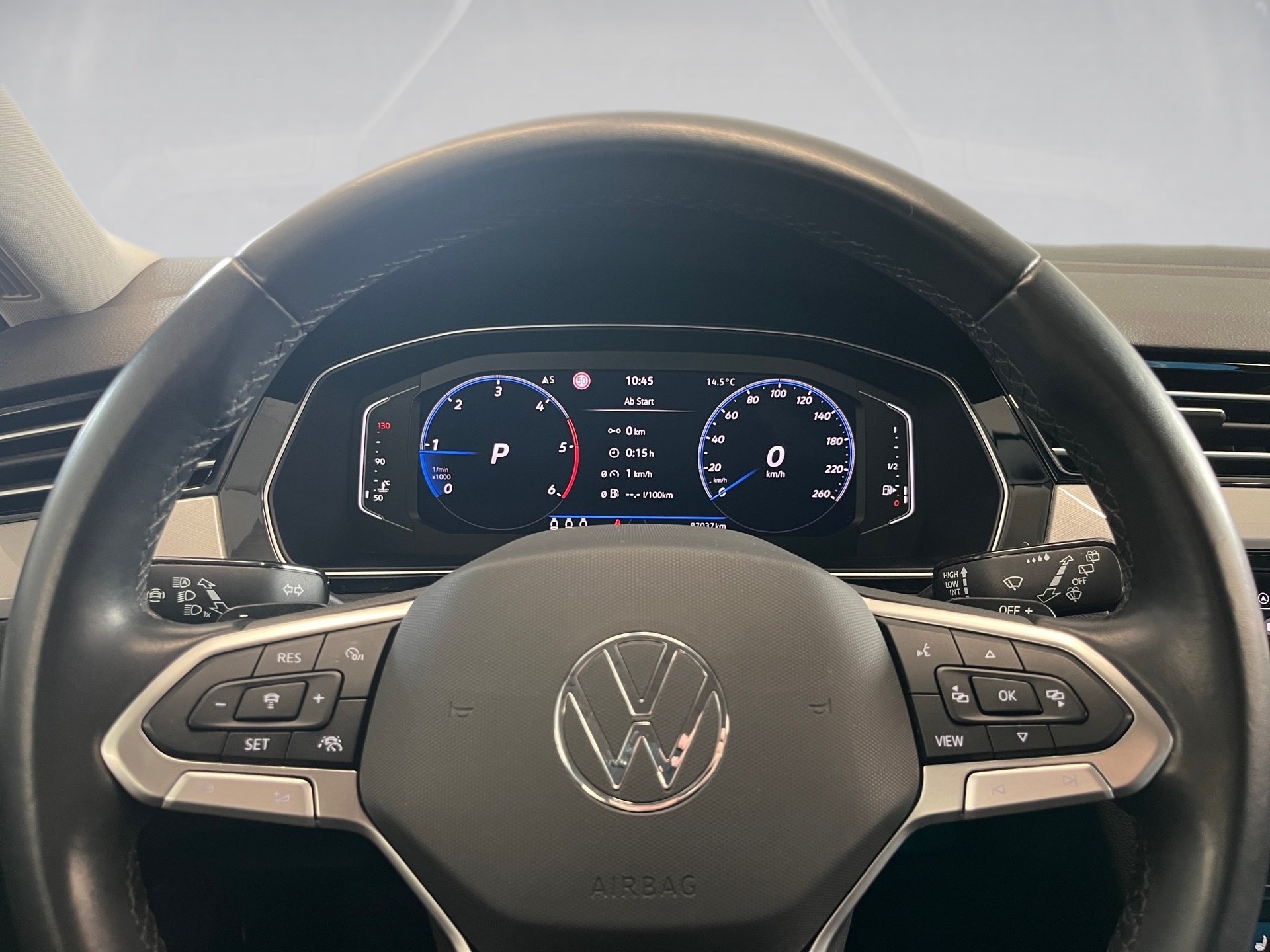 Passat Variant BUSINESS TDI DSG+AHK+16+360° KAMERA+TRAVEL ASSIST+NAVI PRO+LED-MATRIX