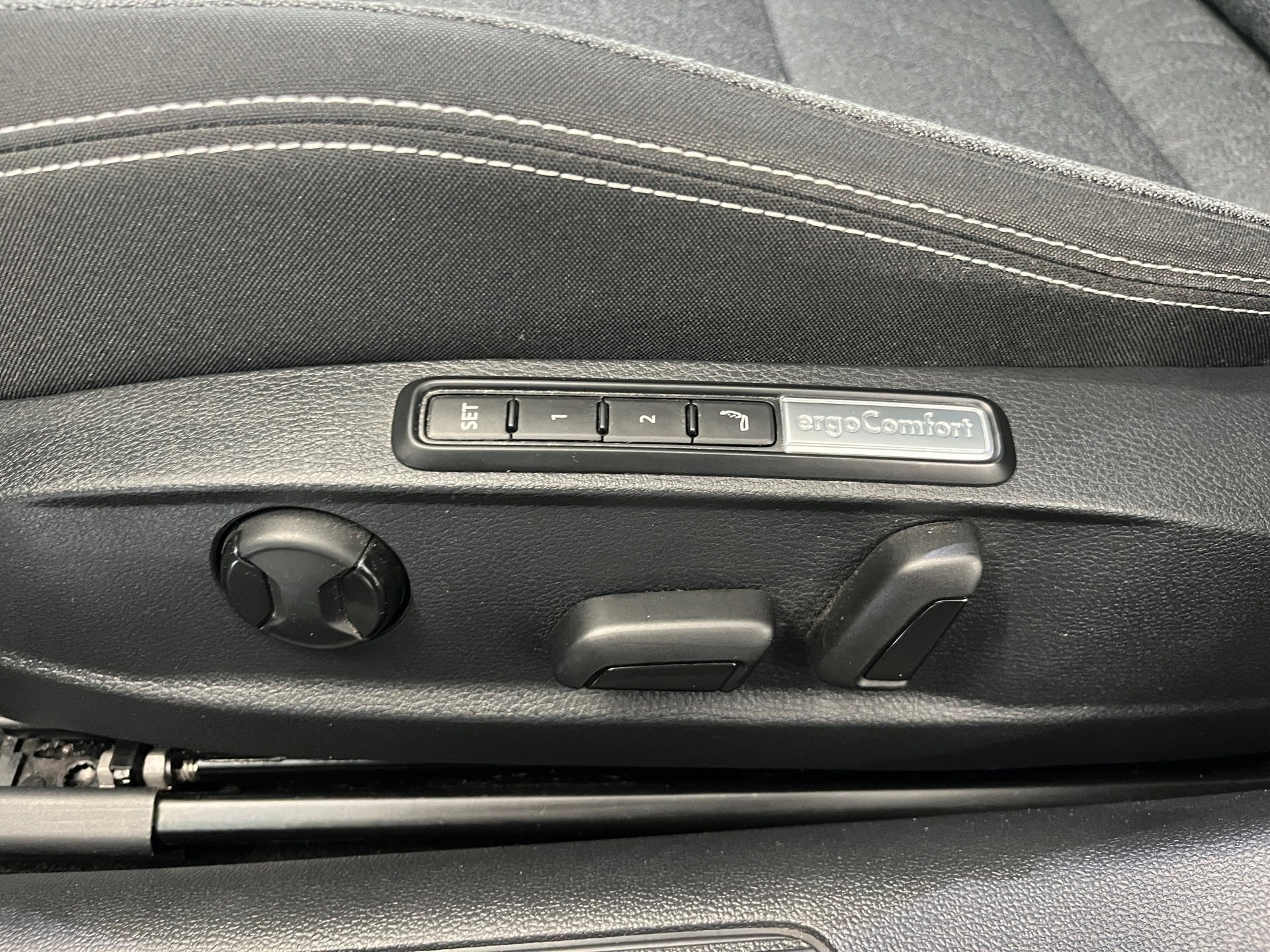 Passat Variant BUSINESS TDI DSG+AHK+16+360° KAMERA+TRAVEL ASSIST+NAVI PRO+LED-MATRIX