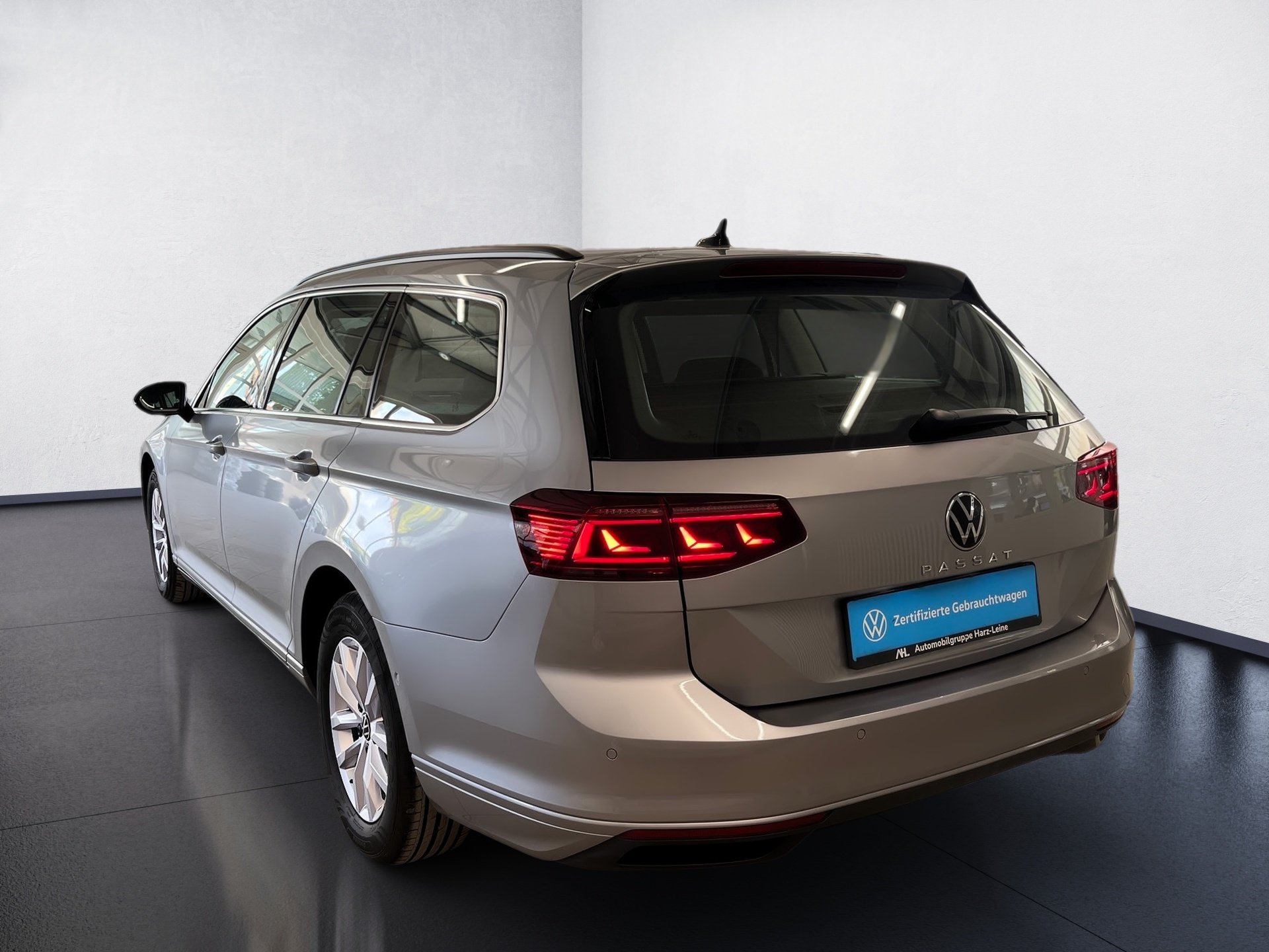 Passat Variant BUSINESS TDI DSG+AHK+16+360° KAMERA+TRAVEL ASSIST+NAVI PRO+LED-MATRIX