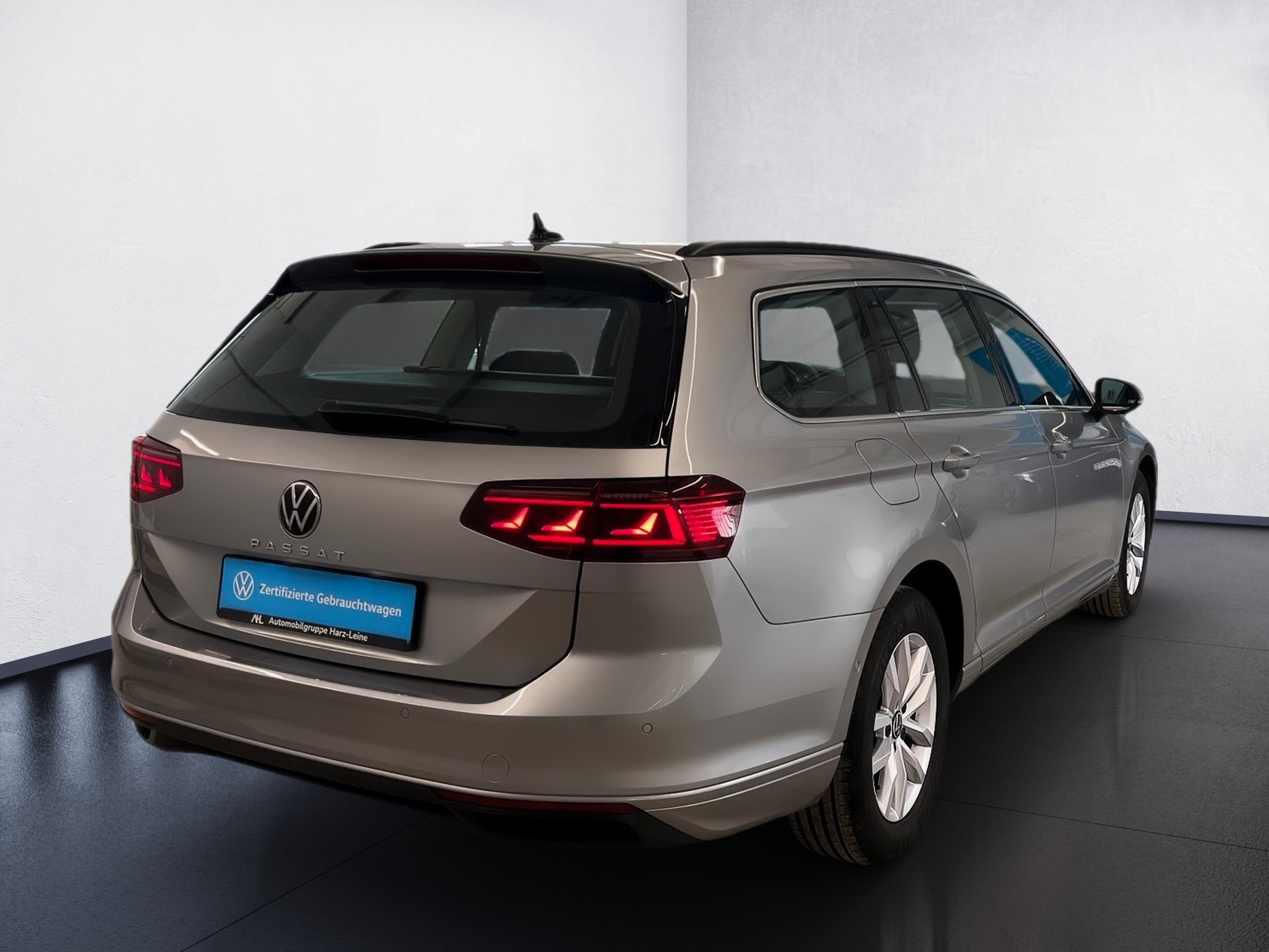 Passat Variant BUSINESS TDI DSG+AHK+16+360° KAMERA+TRAVEL ASSIST+NAVI PRO+LED-MATRIX