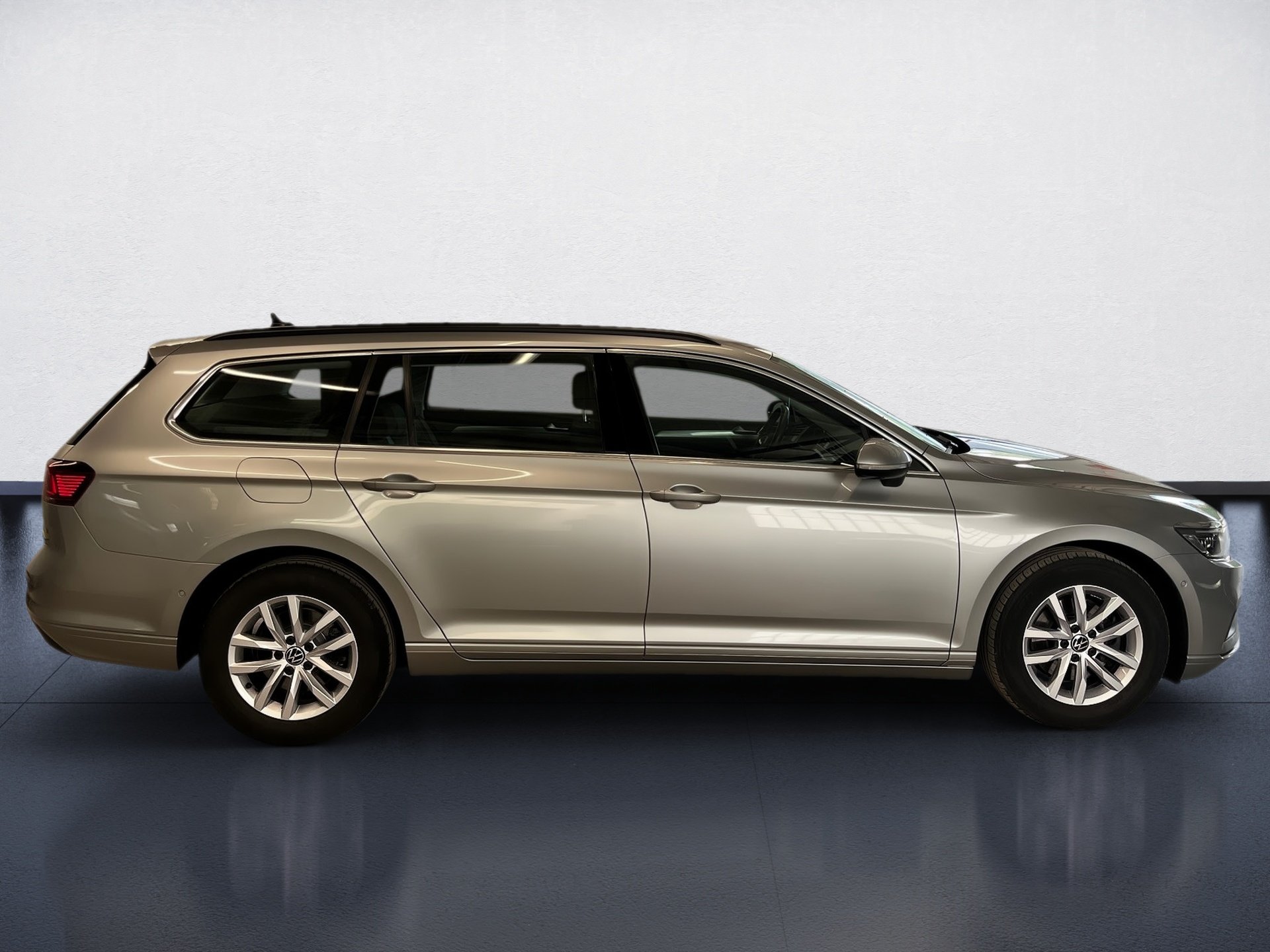 Passat Variant BUSINESS TDI DSG+AHK+16+360° KAMERA+TRAVEL ASSIST+NAVI PRO+LED-MATRIX