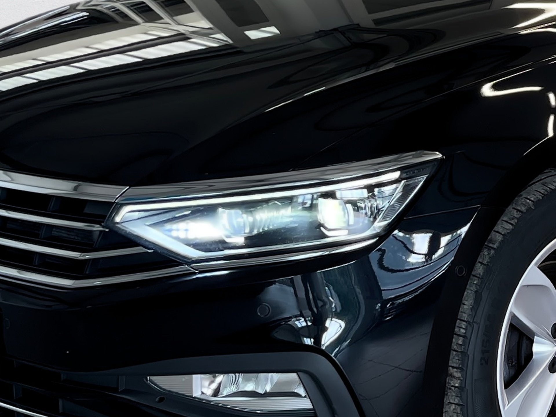 Passat Variant BUSINESS TDI DSG+AHK+ALU 17+RÜCKFAHRKAMERA+LED-MATRIX+NAVI+APP CONNECT