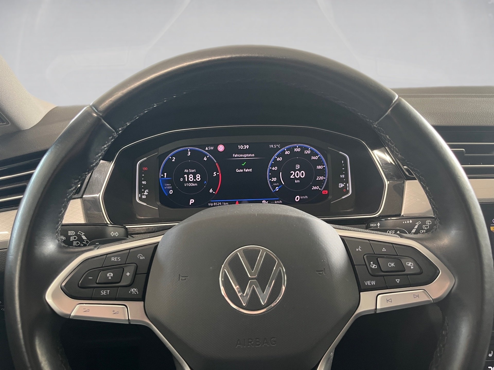 Passat Variant BUSINESS TDI DSG+AHK+ALU 17+RÜCKFAHRKAMERA+LED-MATRIX+NAVI+APP CONNECT