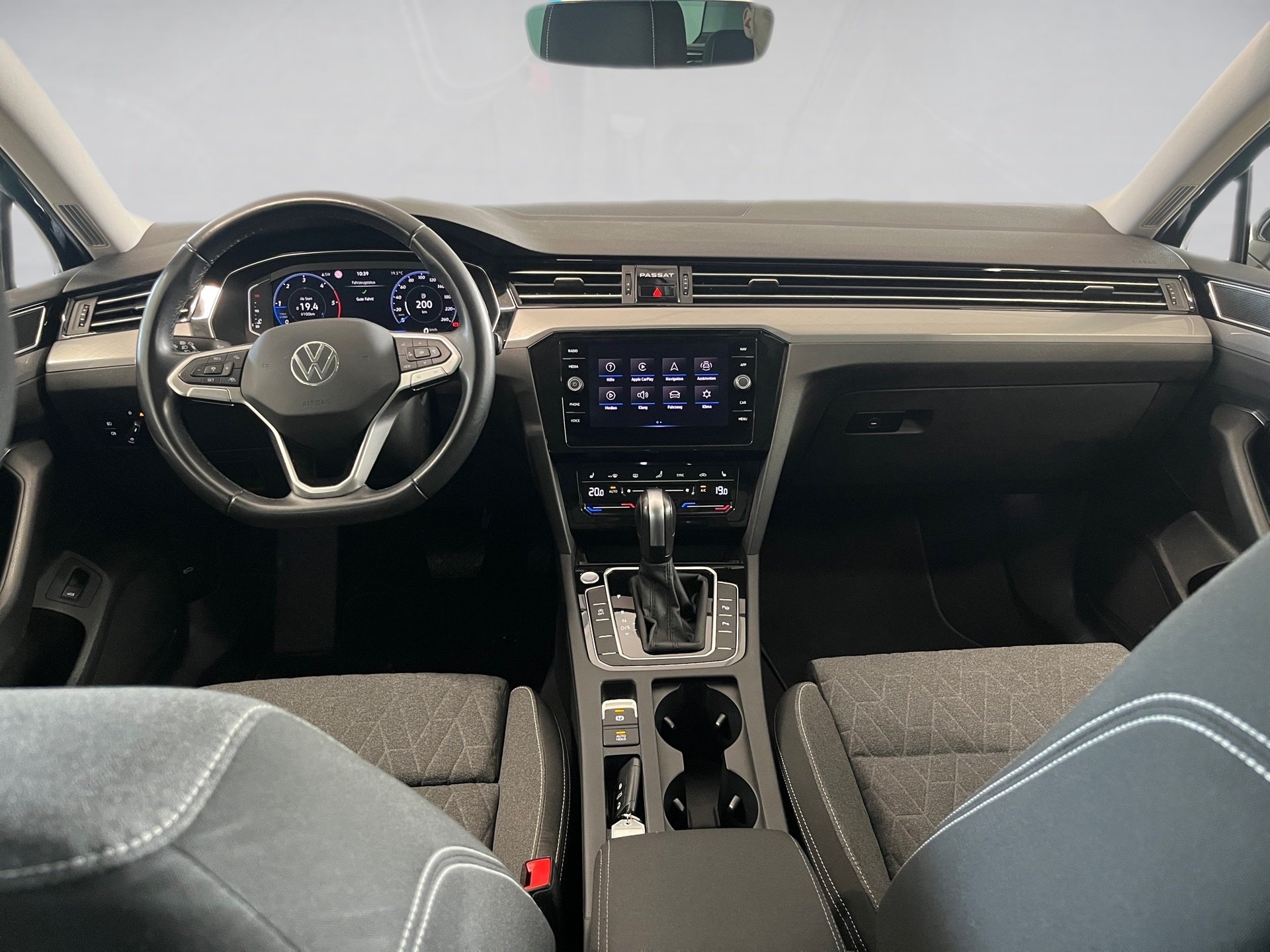 Passat Variant BUSINESS TDI DSG+AHK+ALU 17+RÜCKFAHRKAMERA+LED-MATRIX+NAVI+APP CONNECT