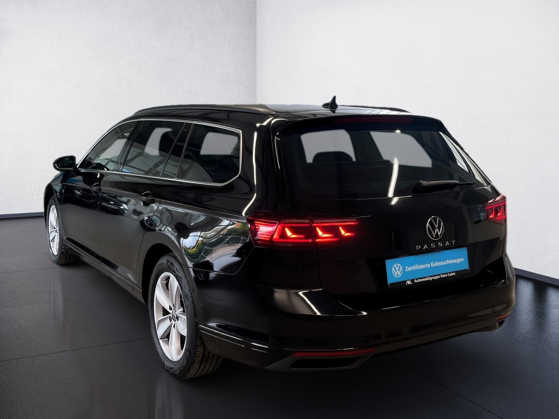 Passat Variant BUSINESS TDI DSG+AHK+ALU 17+RÜCKFAHRKAMERA+LED-MATRIX+NAVI+APP CONNECT