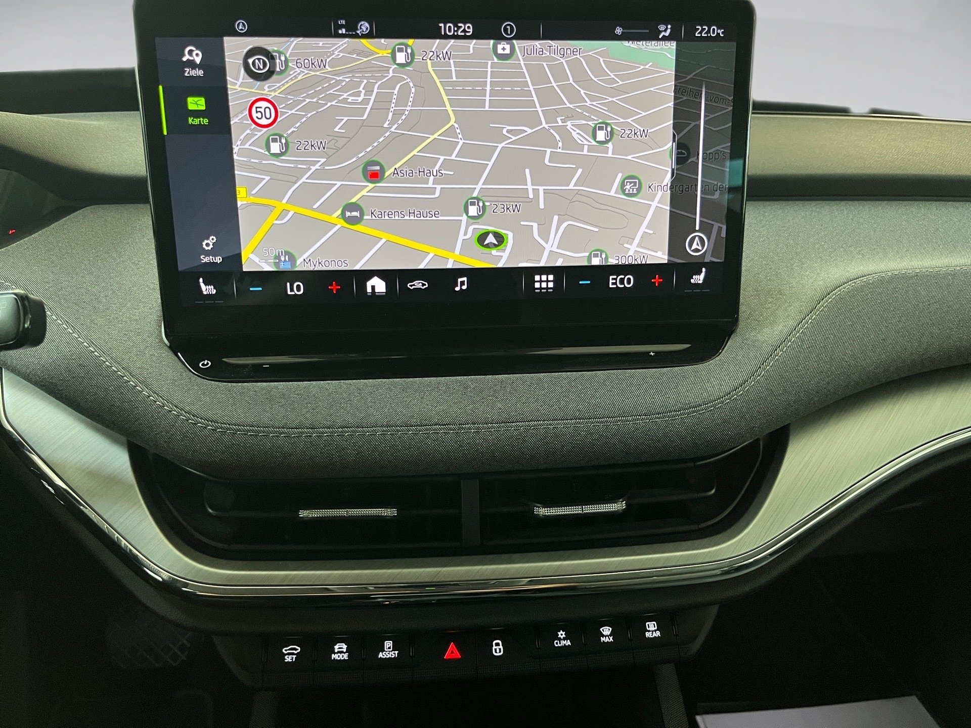 Enyaq IV+ALU 19+RÜCKFAHRKAMERA+AR HUD+WÄRMEPUMPE+LED-MATRIX+KEYLESS+NAVI+KLIMA