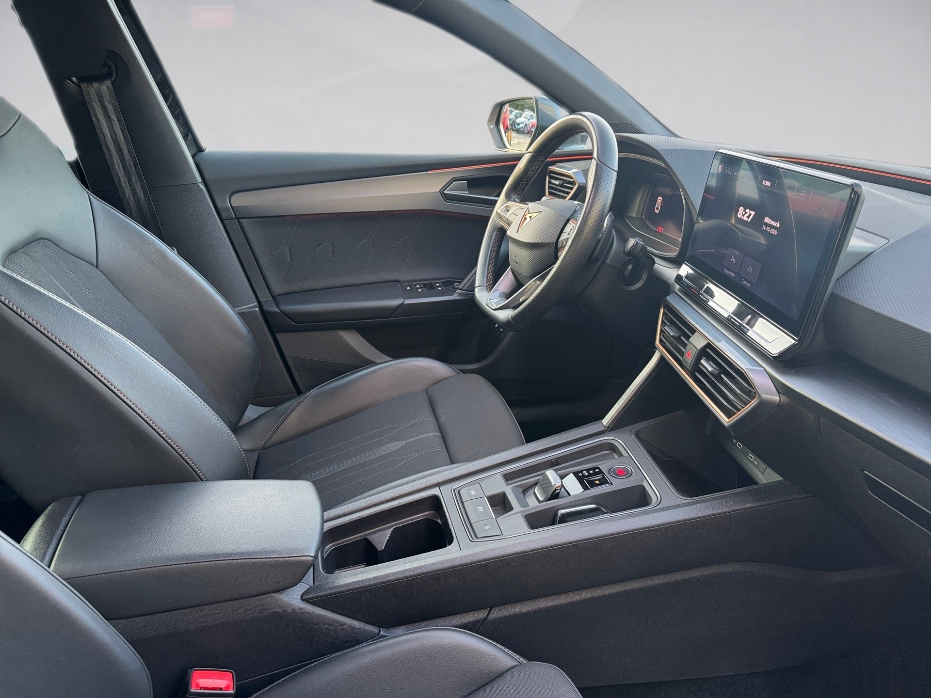 Leon Sportstourer e-HYBRID DSG+ALU 18+RÜCKFAHRKAMERA+DCC+KEYLESS+LED+NAVI+ACC+KLIMA+SPORT