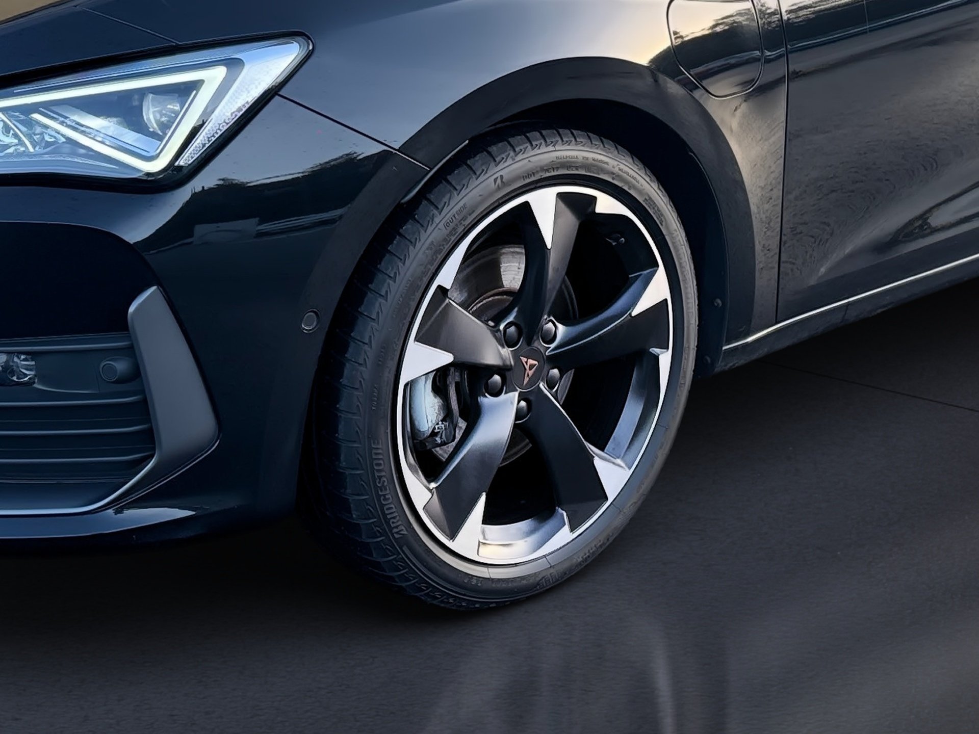 Leon Sportstourer e-HYBRID DSG+ALU 18+RÜCKFAHRKAMERA+DCC+KEYLESS+LED+NAVI+ACC+KLIMA+SPORT