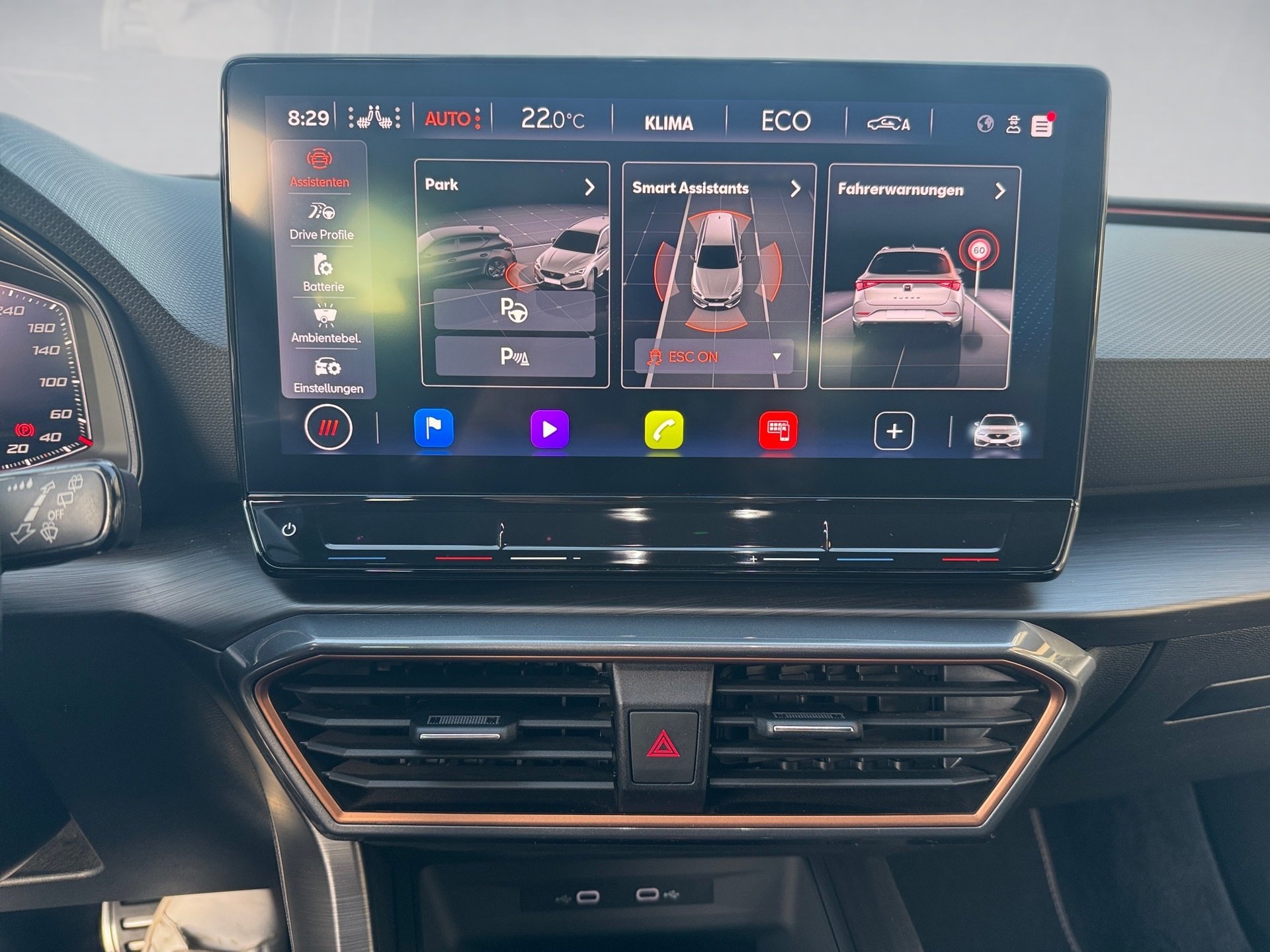 Leon Sportstourer e-HYBRID DSG+ALU 18+RÜCKFAHRKAMERA+DCC+KEYLESS+LED+NAVI+ACC+KLIMA+SPORT