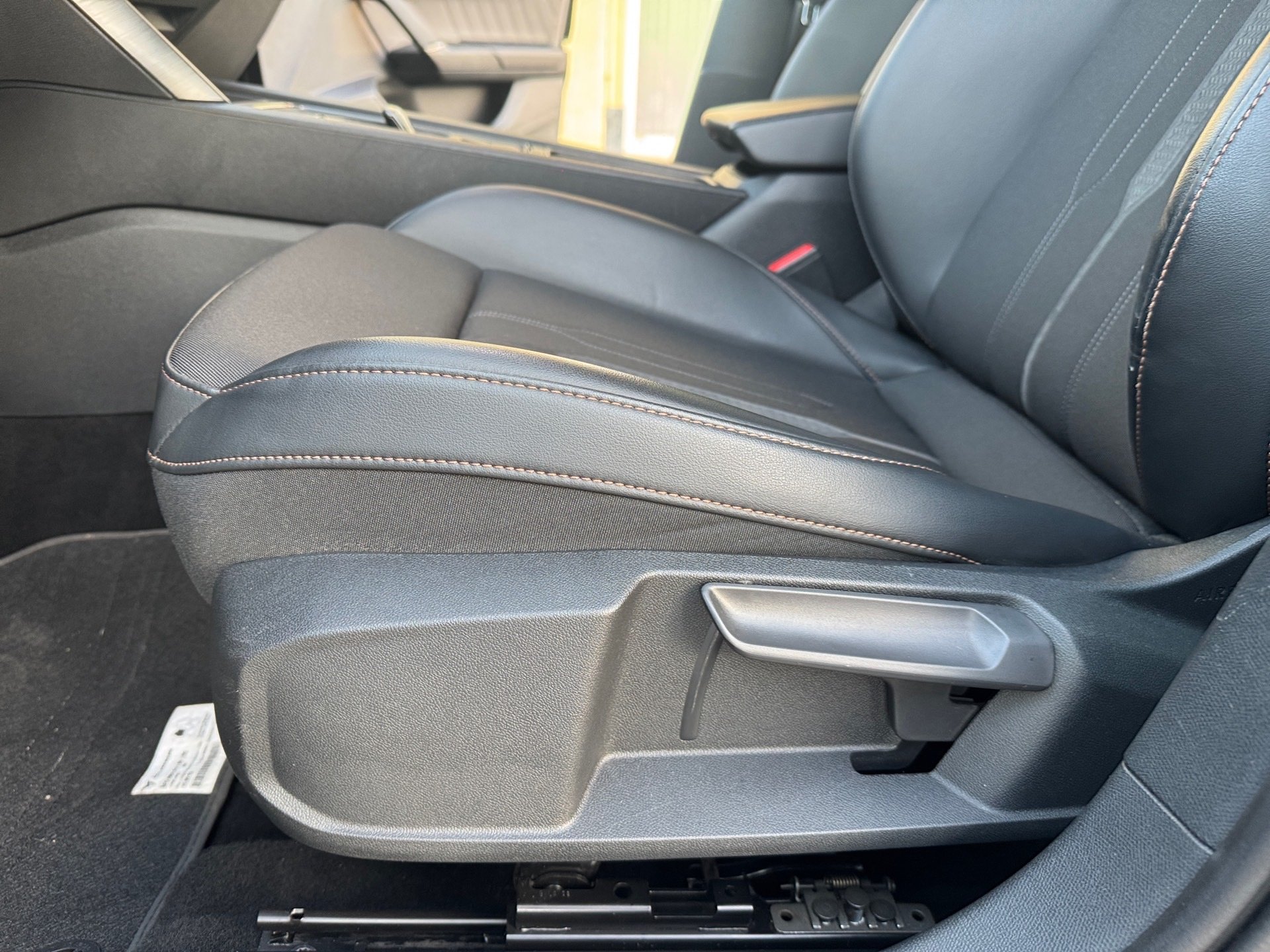 Leon Sportstourer e-HYBRID DSG+ALU 18+RÜCKFAHRKAMERA+DCC+KEYLESS+LED+NAVI+ACC+KLIMA+SPORT