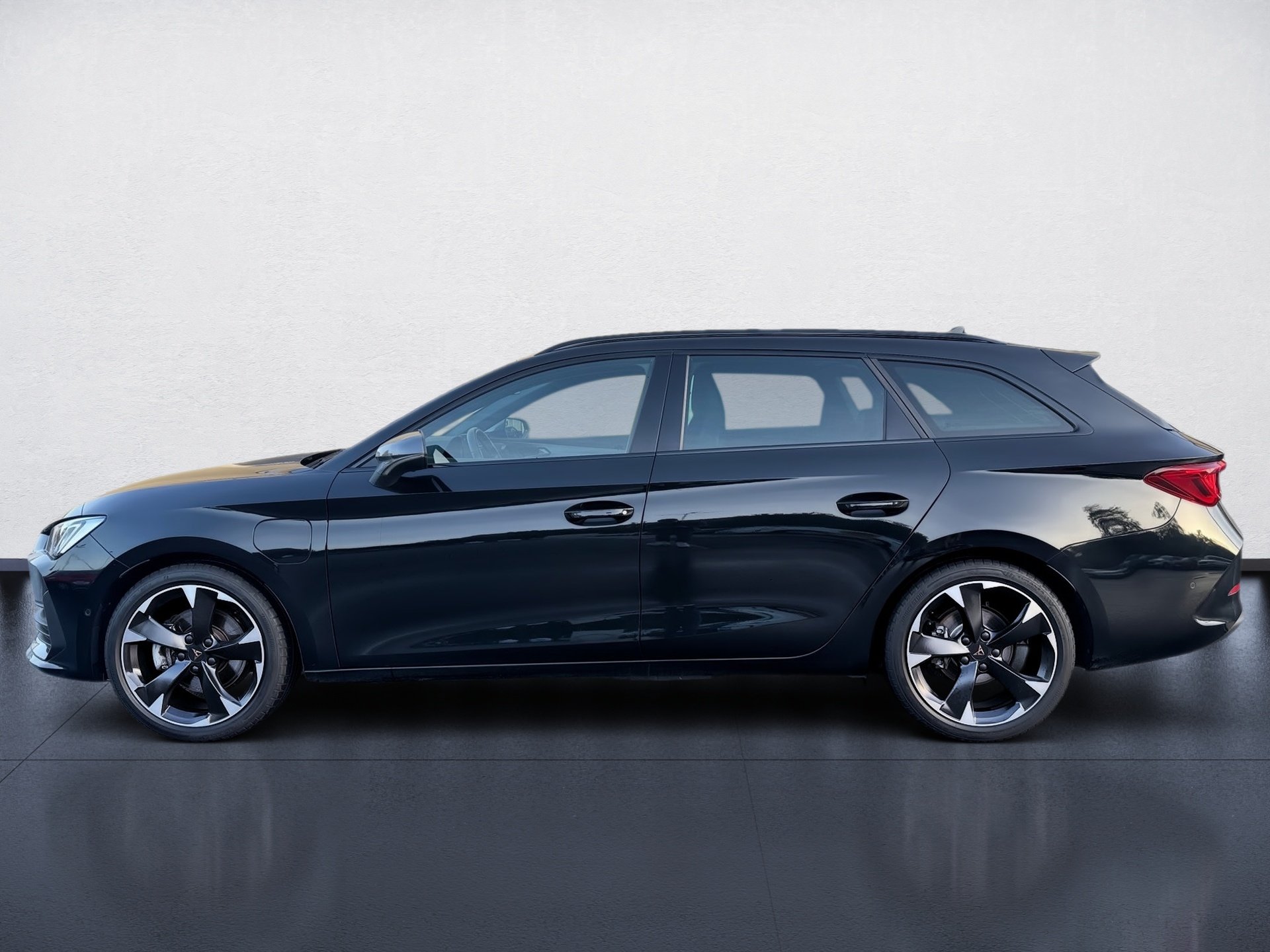 Leon Sportstourer e-HYBRID DSG+ALU 18+RÜCKFAHRKAMERA+DCC+KEYLESS+LED+NAVI+ACC+KLIMA+SPORT