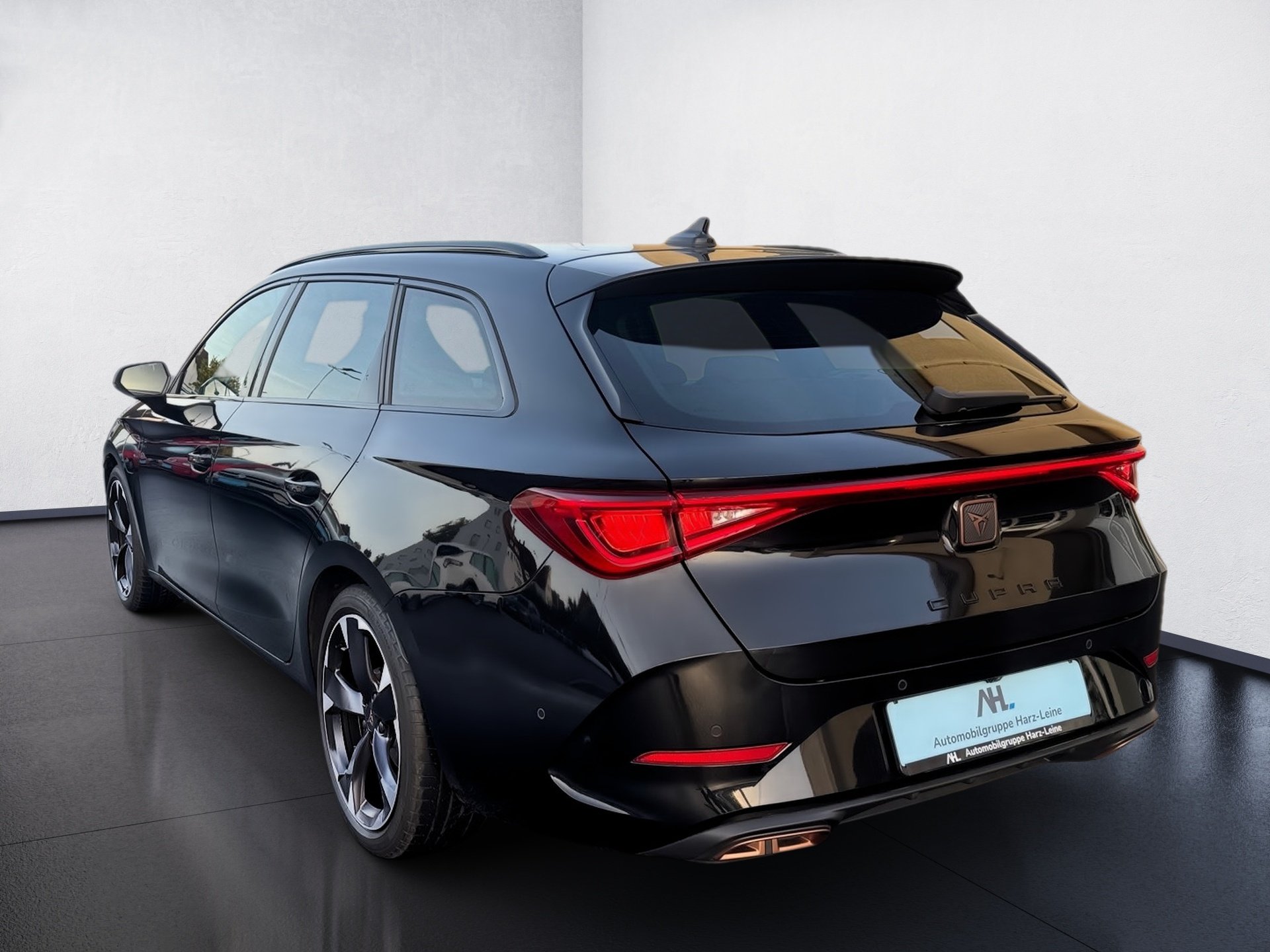 Leon Sportstourer e-HYBRID DSG+ALU 18+RÜCKFAHRKAMERA+DCC+KEYLESS+LED+NAVI+ACC+KLIMA+SPORT