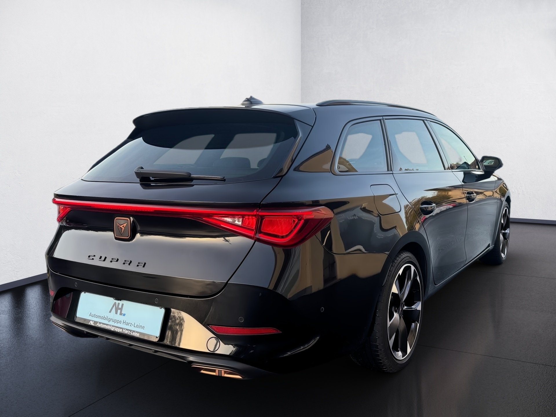 Leon Sportstourer e-HYBRID DSG+ALU 18+RÜCKFAHRKAMERA+DCC+KEYLESS+LED+NAVI+ACC+KLIMA+SPORT