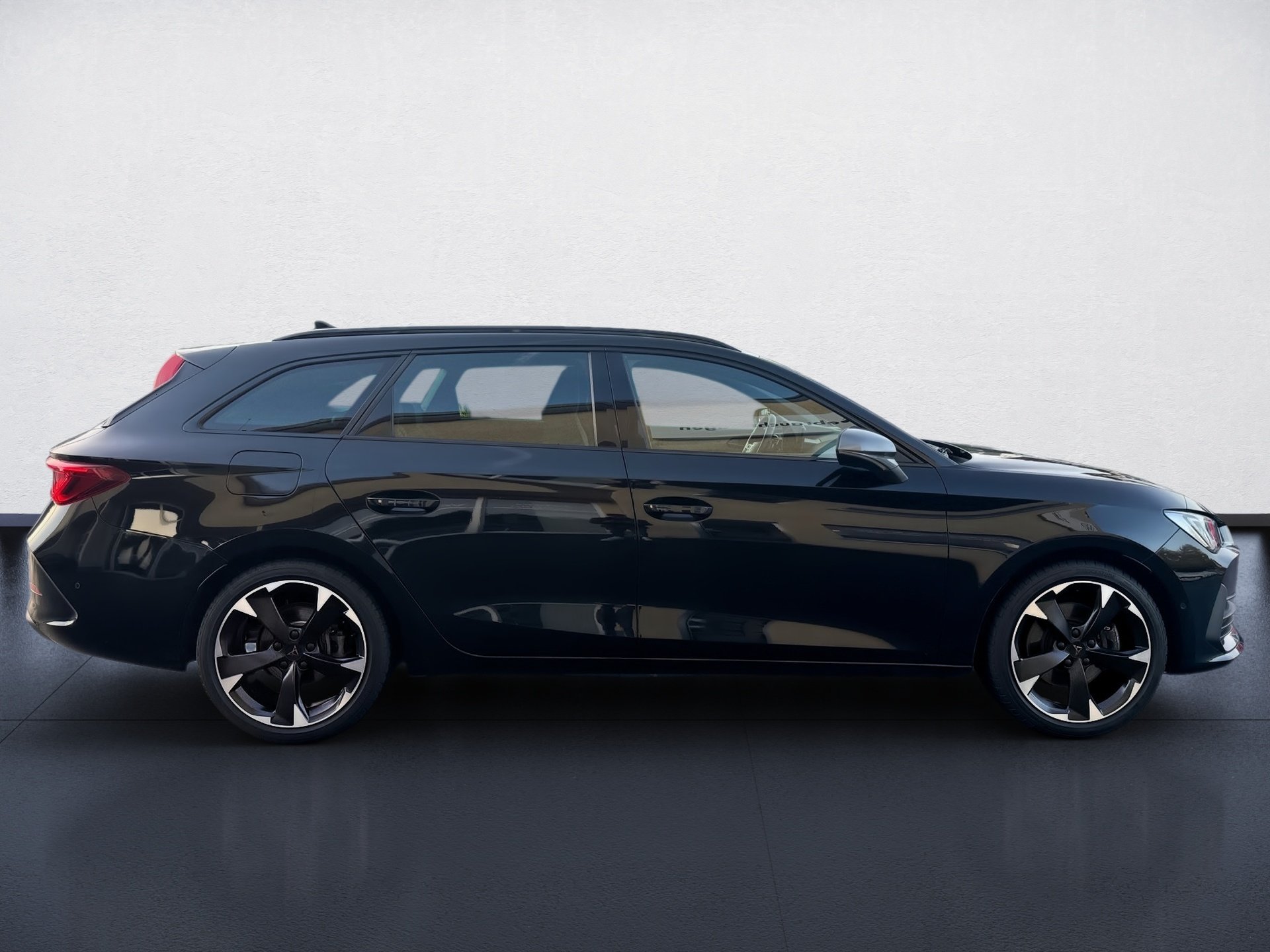 Leon Sportstourer e-HYBRID DSG+ALU 18+RÜCKFAHRKAMERA+DCC+KEYLESS+LED+NAVI+ACC+KLIMA+SPORT