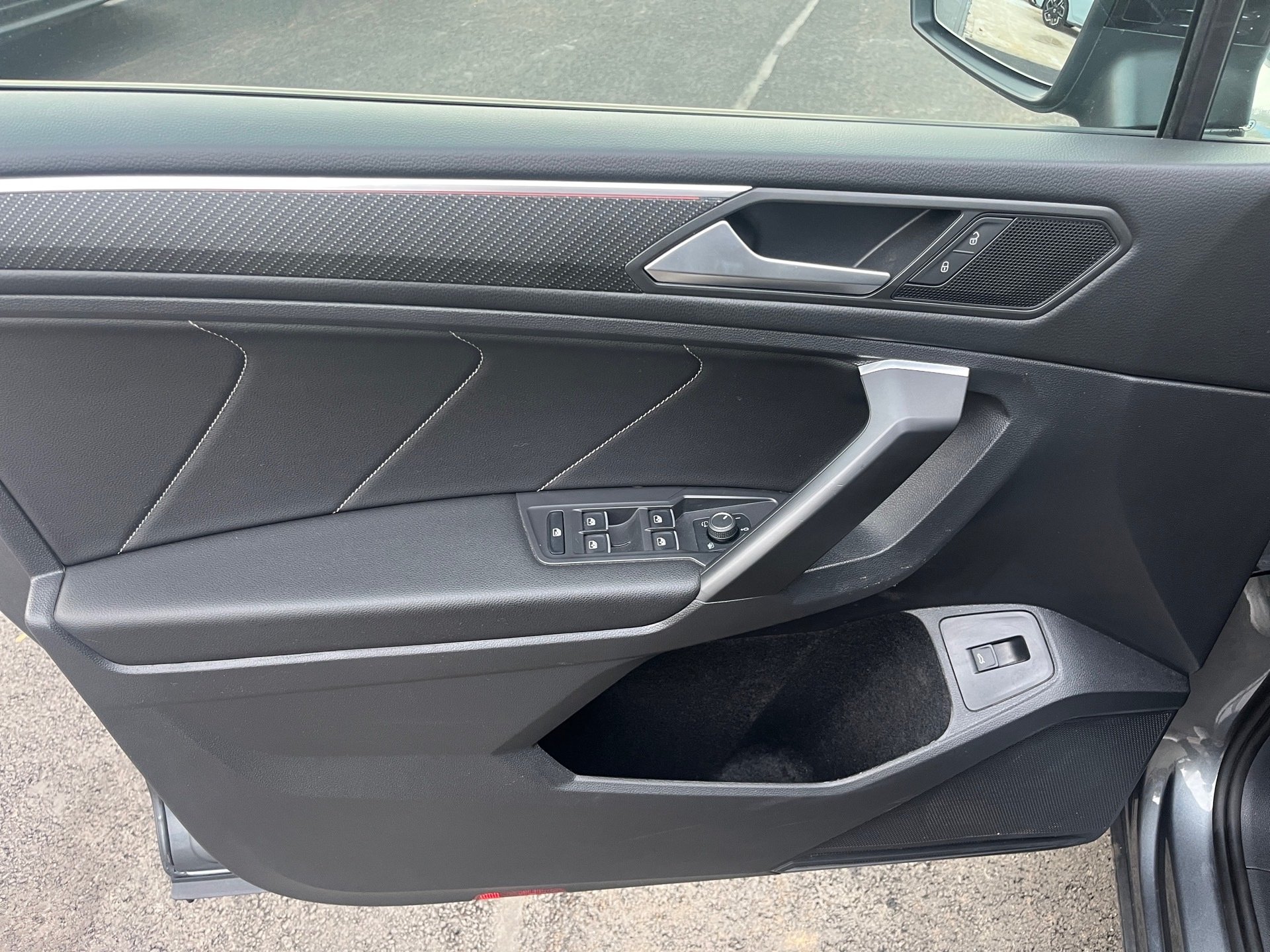 Tiguan Allspace R-LINE TDI DSG 4MOTION+AHK+ALU 20PANO+HUD+LED-MATRIX+KEYLESS+TRAVEL ASSI