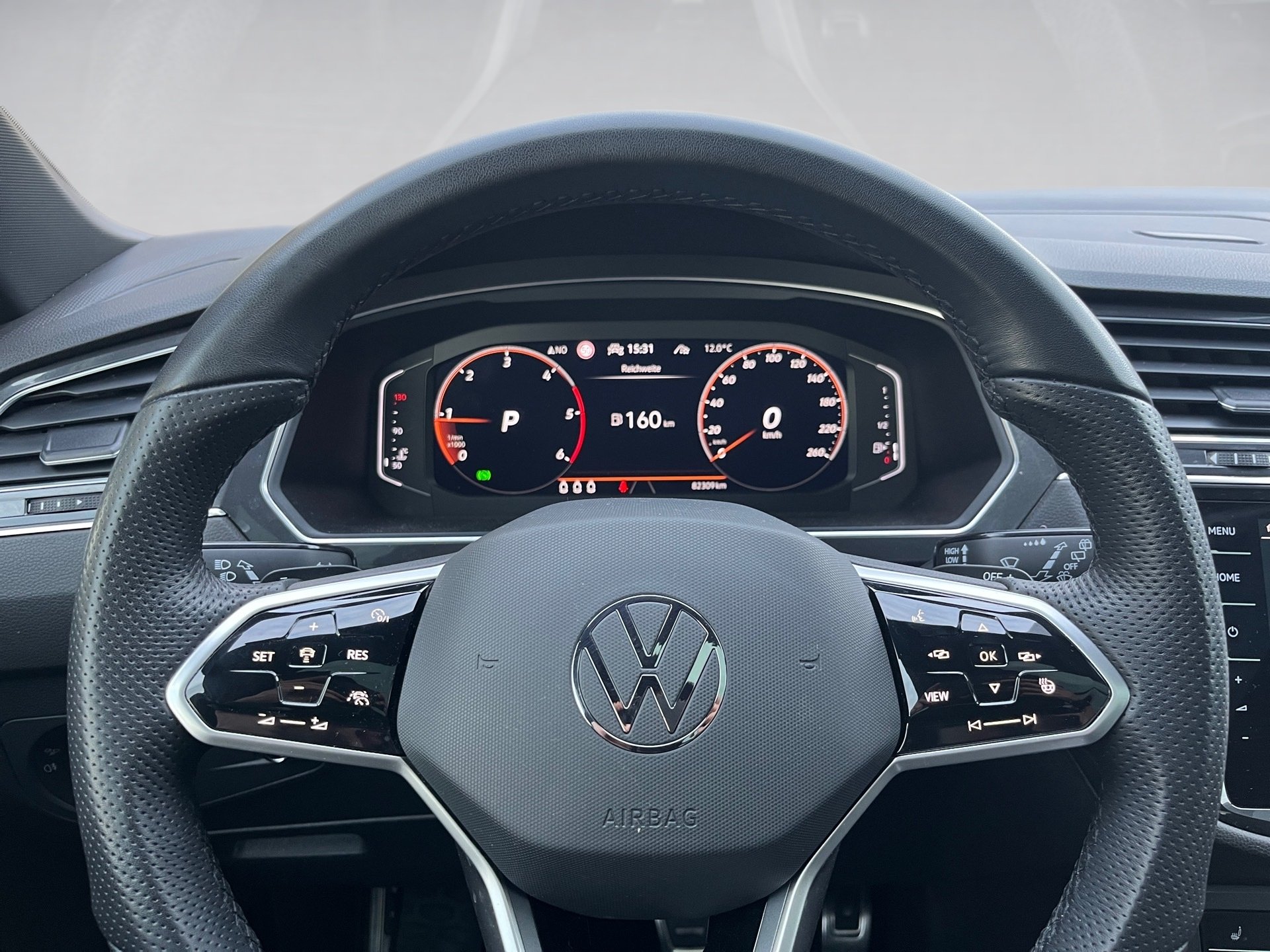 Tiguan Allspace R-LINE TDI DSG 4MOTION+AHK+ALU 20PANO+HUD+LED-MATRIX+KEYLESS+TRAVEL ASSI