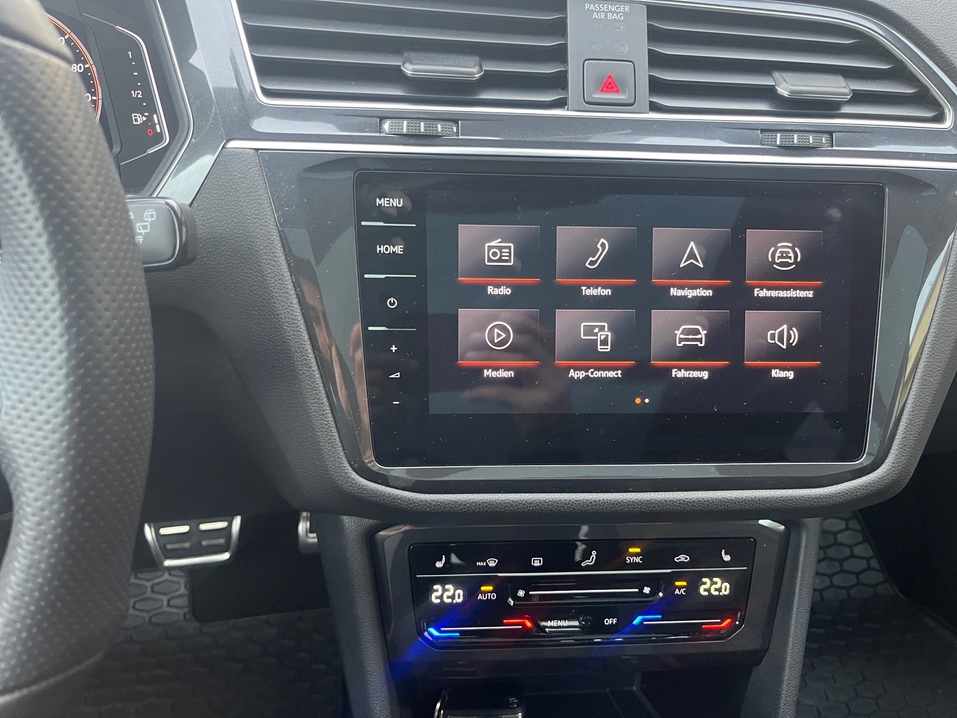 Tiguan Allspace R-LINE TDI DSG 4MOTION+AHK+ALU 20PANO+HUD+LED-MATRIX+KEYLESS+TRAVEL ASSI
