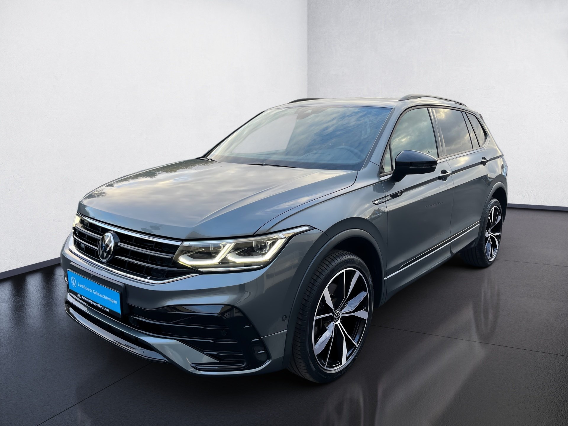 Tiguan Allspace R-LINE TDI DSG 4MOTION+AHK+ALU 20PANO+HUD+LED-MATRIX+KEYLESS+TRAVEL ASSI
