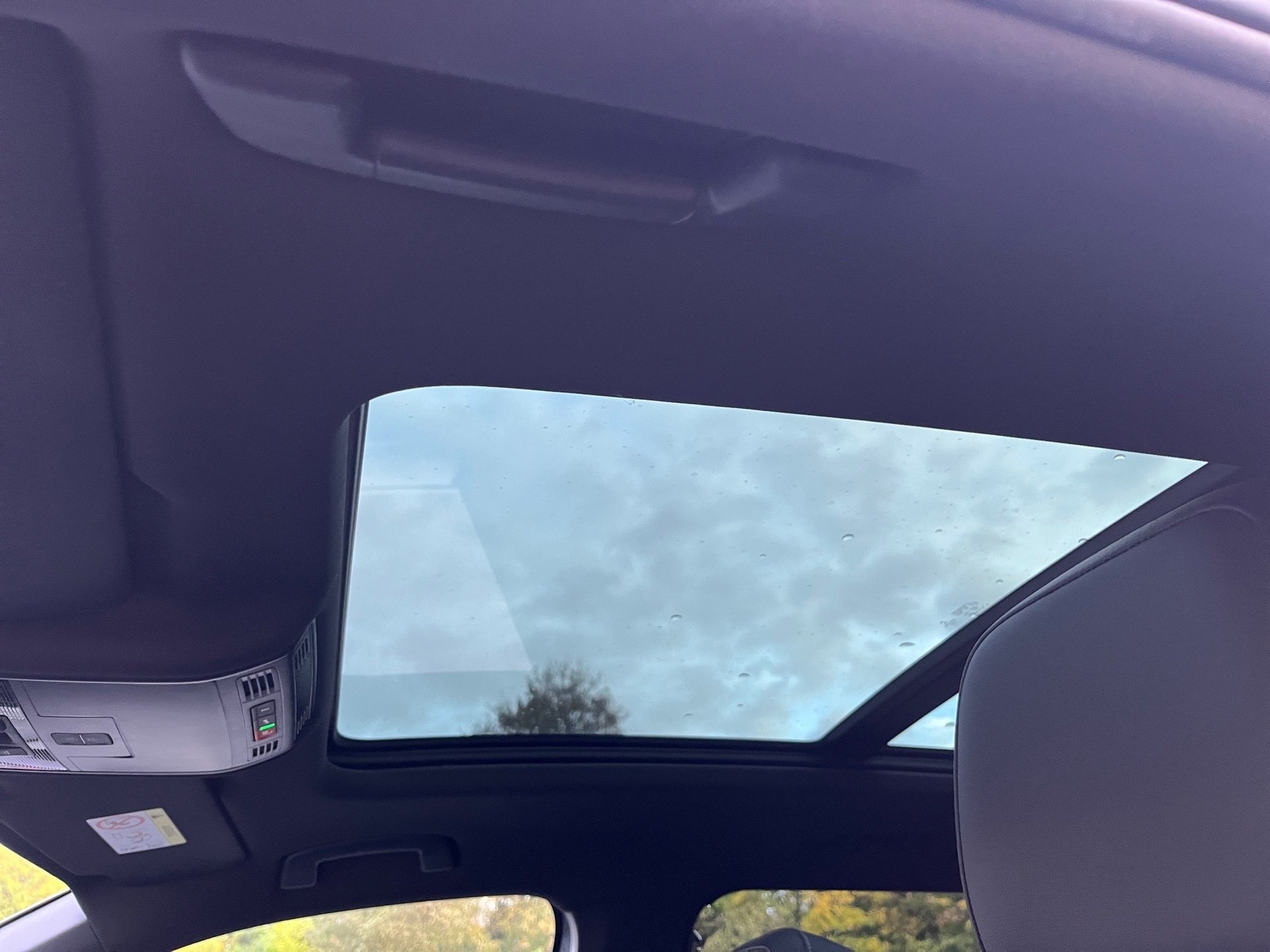 Tiguan Allspace R-LINE TDI DSG 4MOTION+AHK+ALU 20PANO+HUD+LED-MATRIX+KEYLESS+TRAVEL ASSI