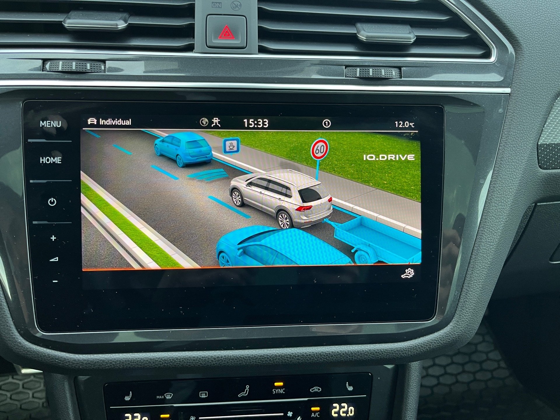 Tiguan Allspace R-LINE TDI DSG 4MOTION+AHK+ALU 20PANO+HUD+LED-MATRIX+KEYLESS+TRAVEL ASSI