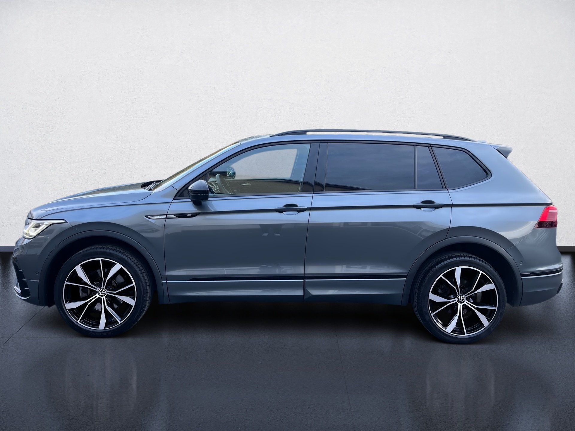 Tiguan Allspace R-LINE TDI DSG 4MOTION+AHK+ALU 20PANO+HUD+LED-MATRIX+KEYLESS+TRAVEL ASSI