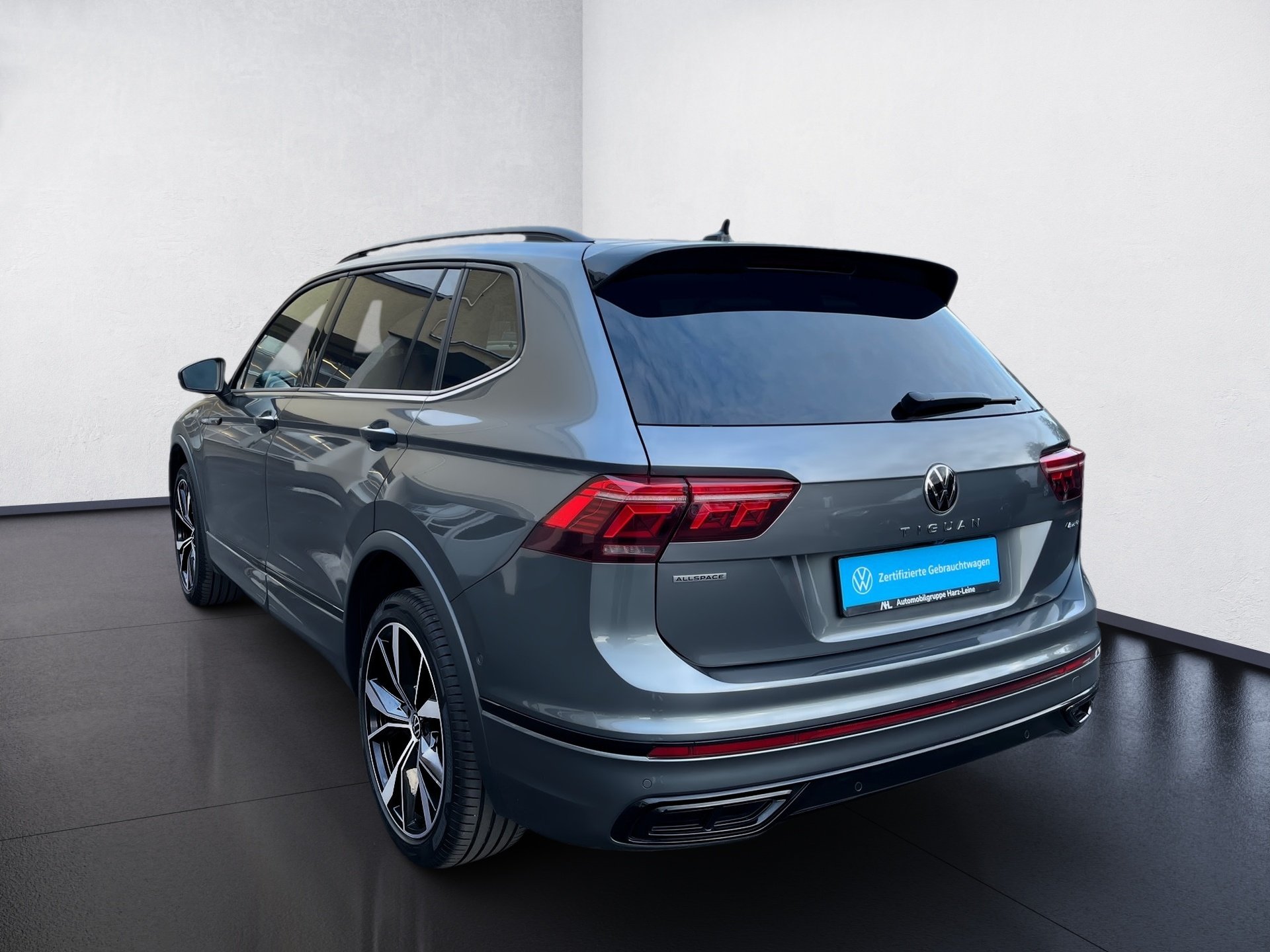 Tiguan Allspace R-LINE TDI DSG 4MOTION+AHK+ALU 20PANO+HUD+LED-MATRIX+KEYLESS+TRAVEL ASSI