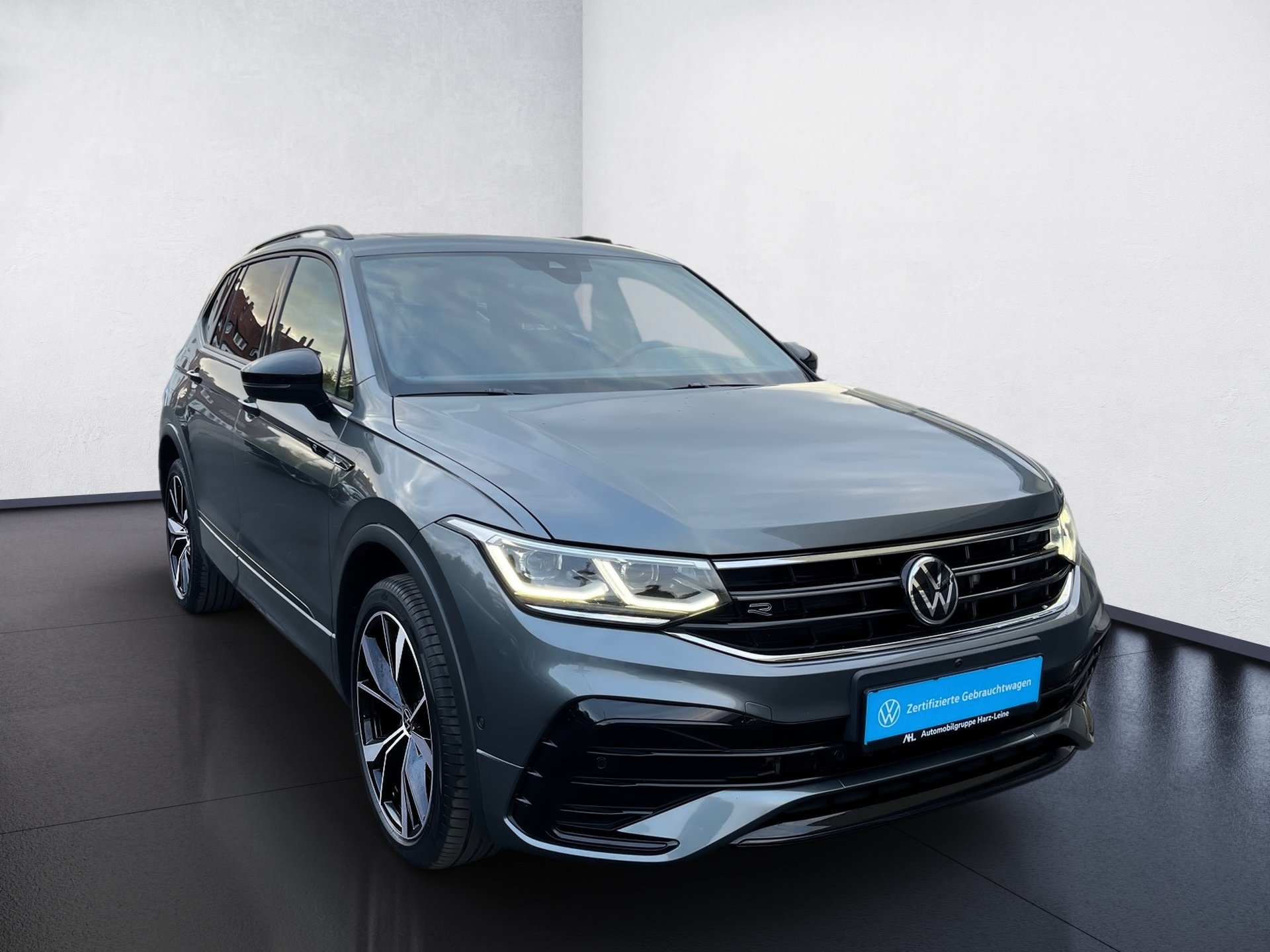 Tiguan Allspace R-LINE TDI DSG 4MOTION+AHK+ALU 20PANO+HUD+LED-MATRIX+KEYLESS+TRAVEL ASSI